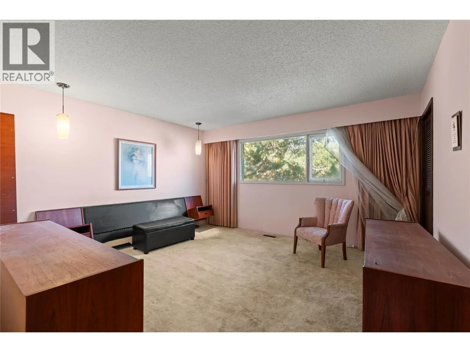 6709 Cosens Bay Road