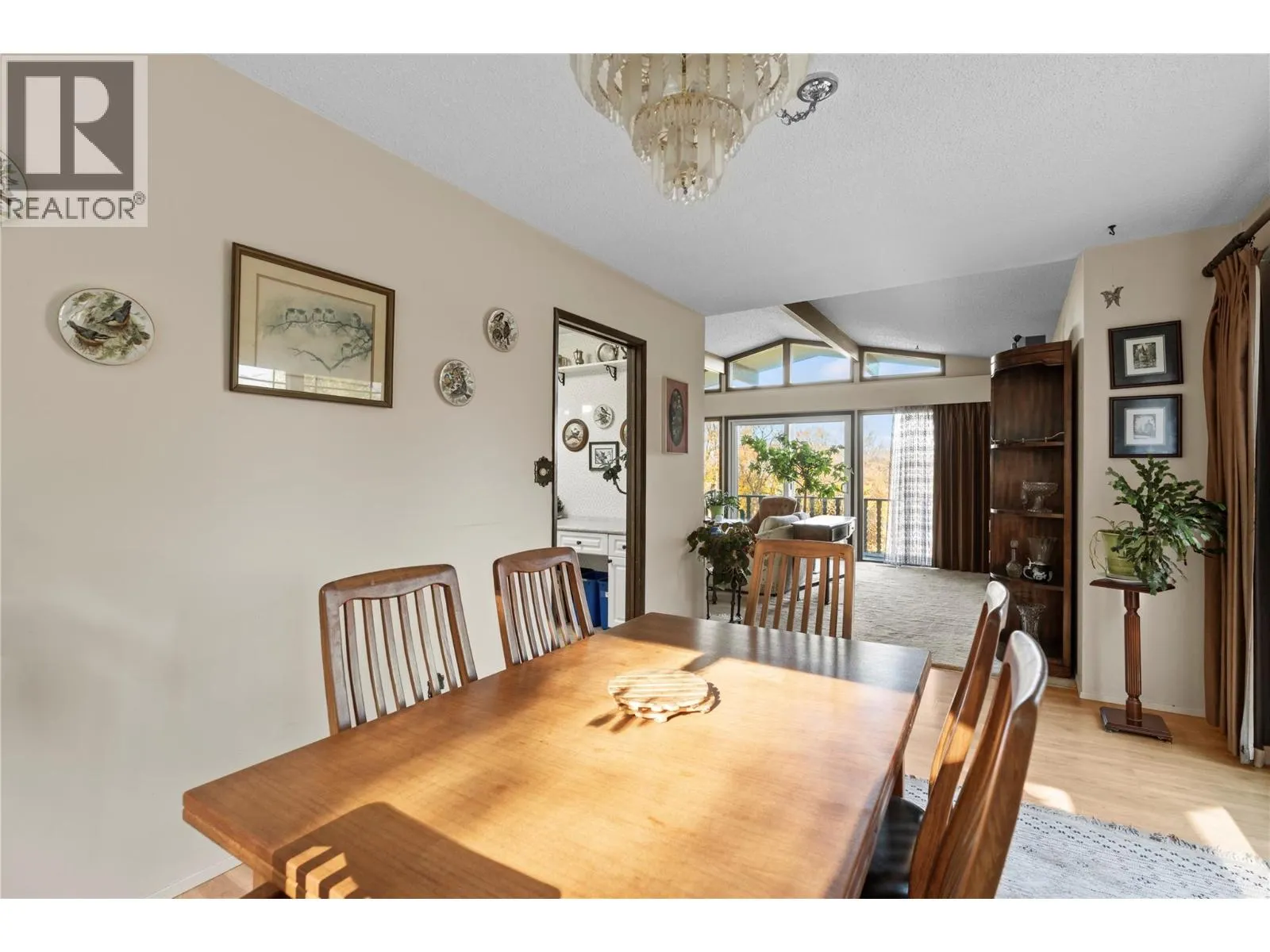 6709 Cosens Bay Road