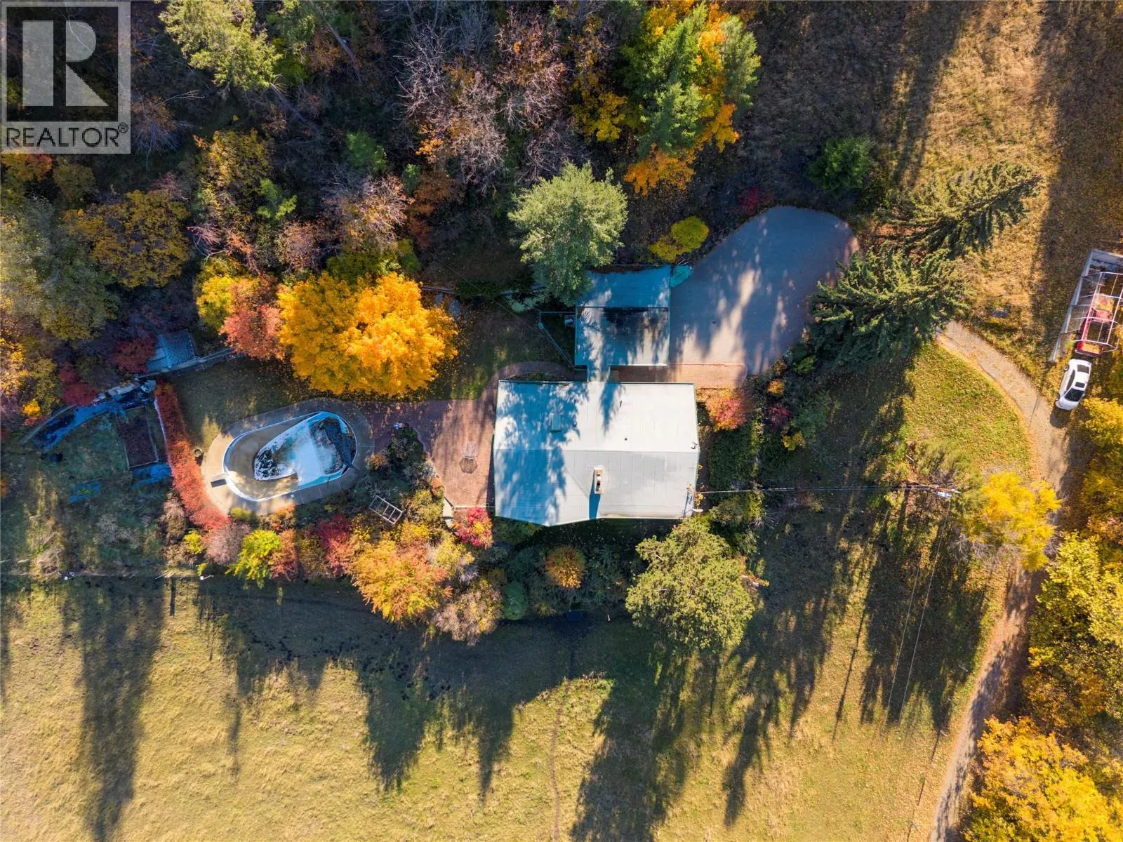 6709 Cosens Bay Road
