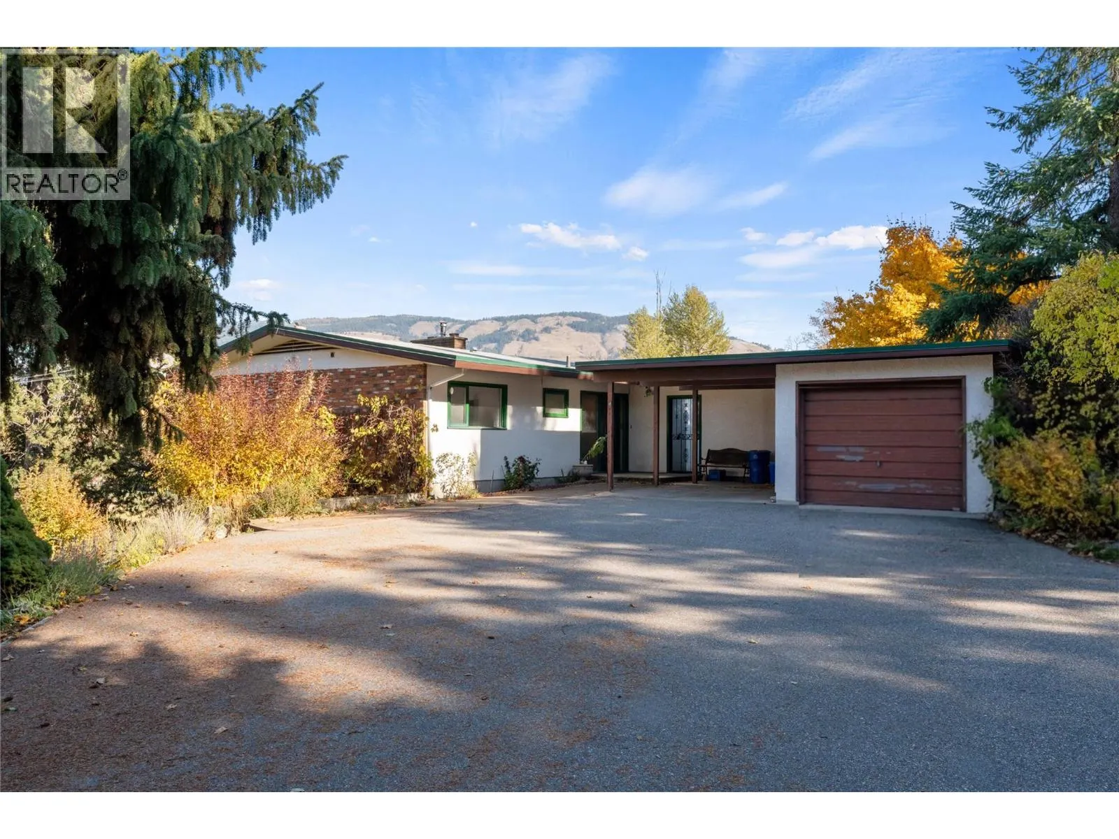 6709 Cosens Bay Road
