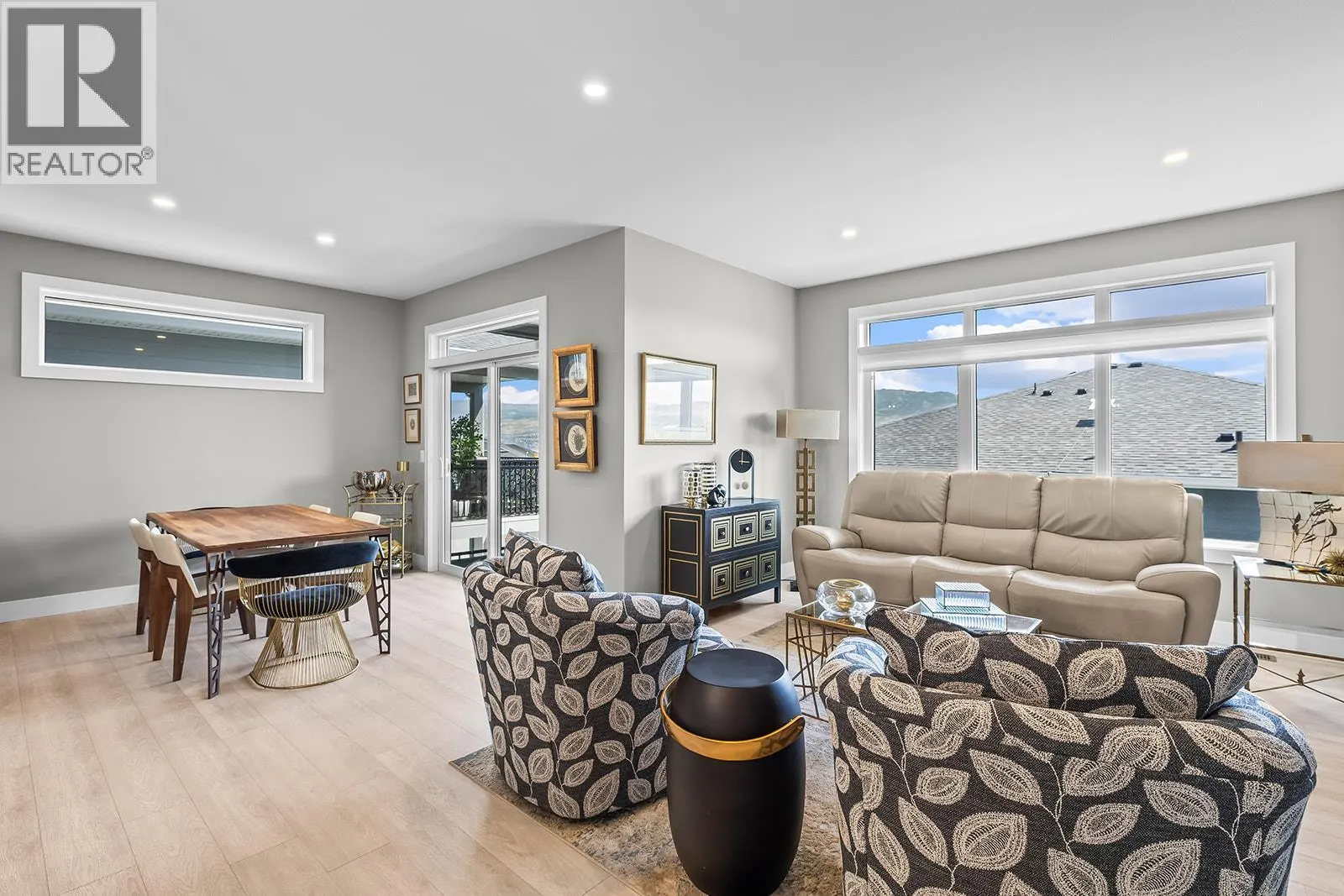 3352 Hawks Crescent
