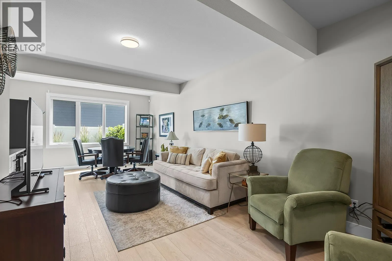 3352 Hawks Crescent