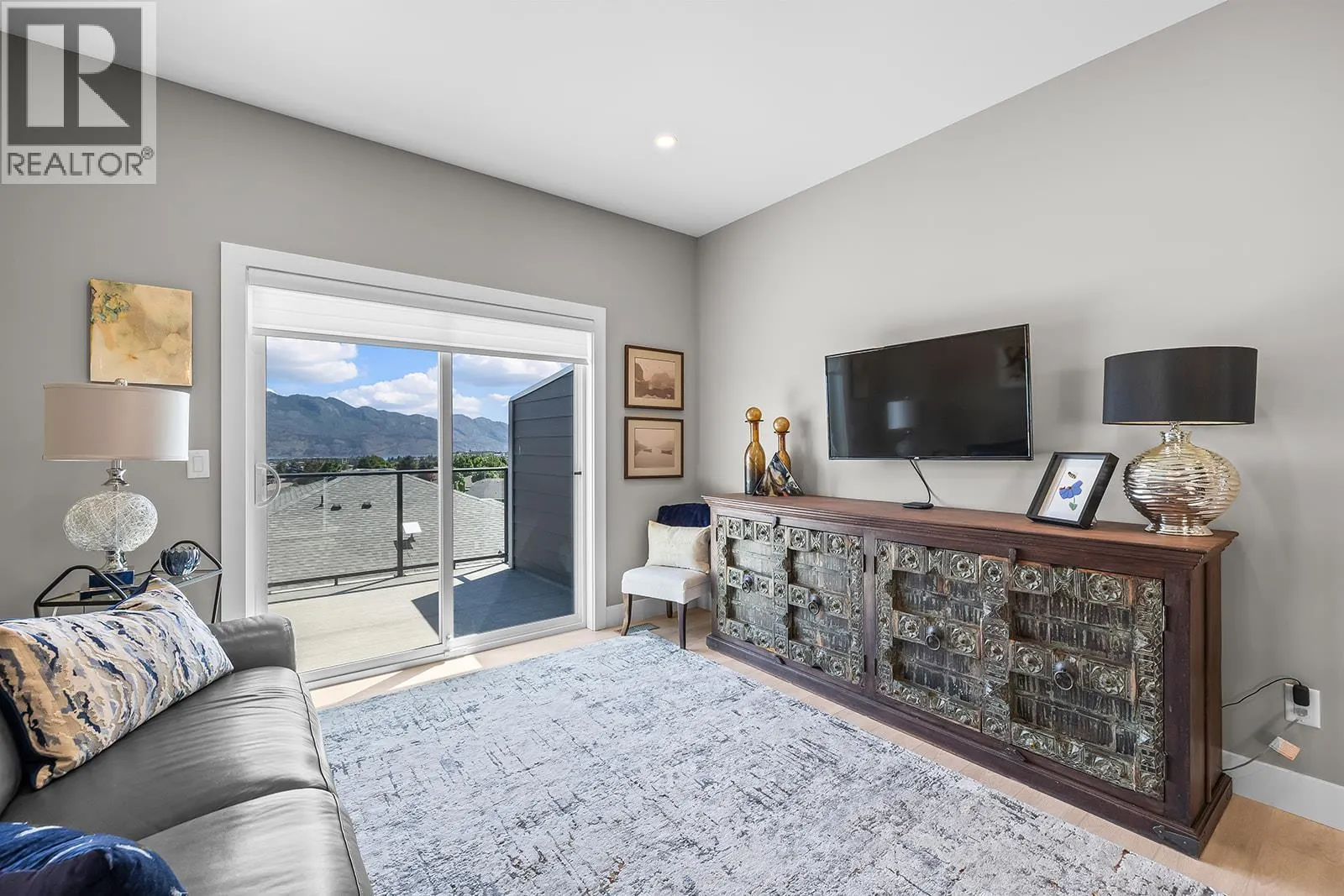 3352 Hawks Crescent