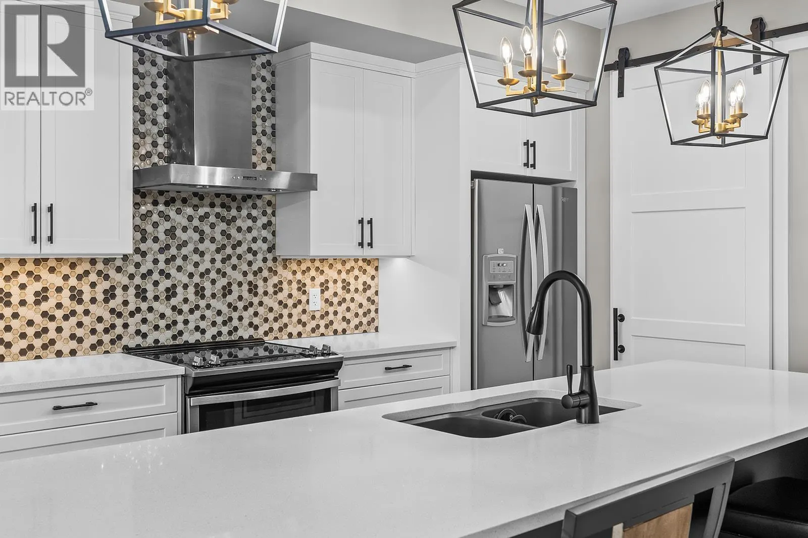 3352 Hawks Crescent