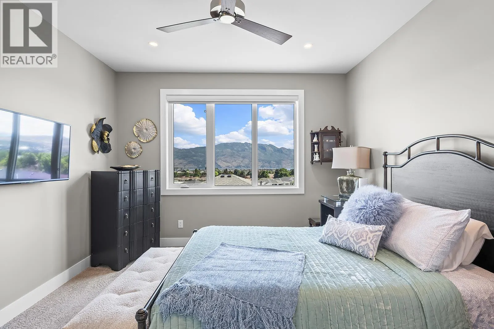 3352 Hawks Crescent