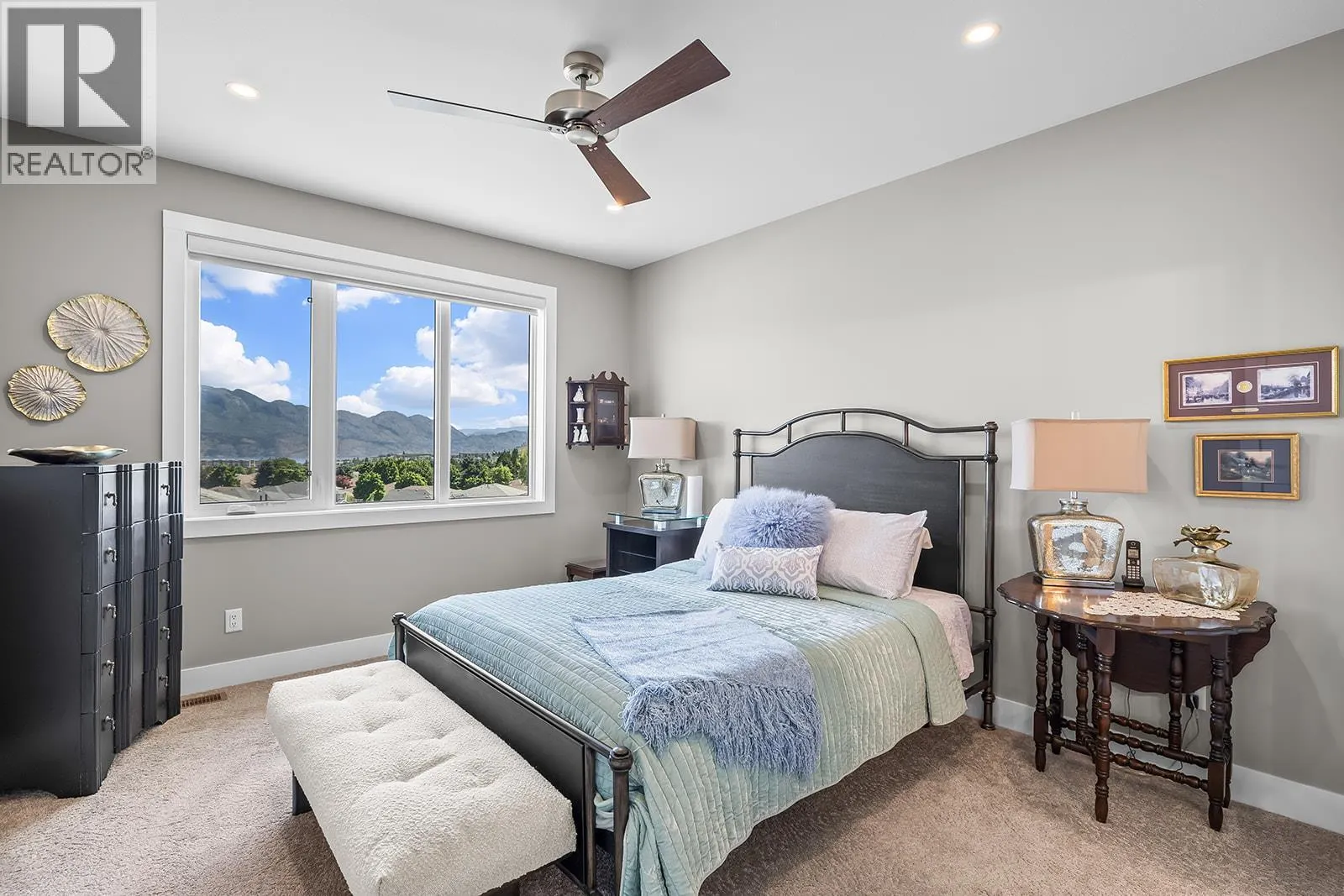 3352 Hawks Crescent