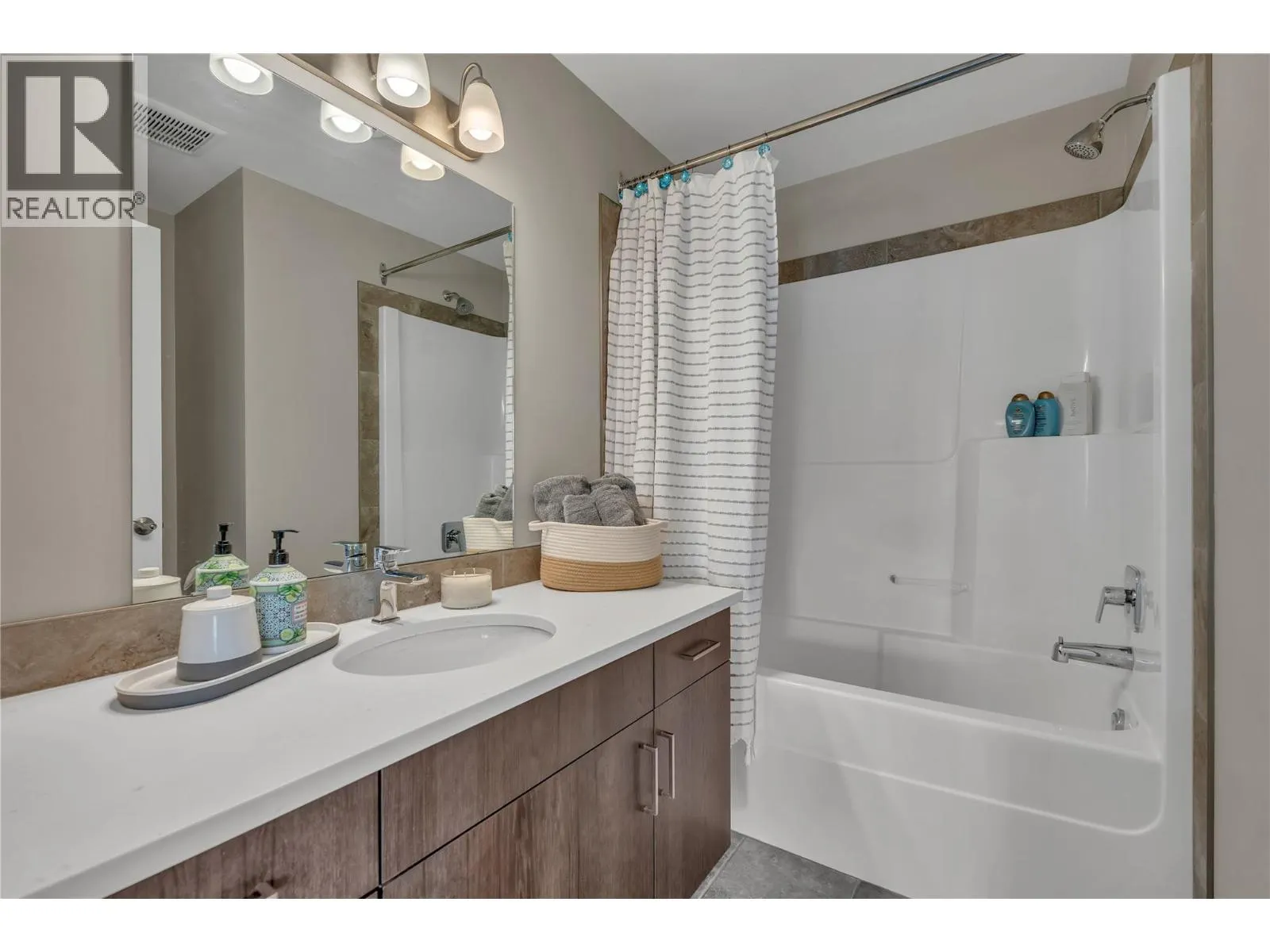 3388 Skaha Lake Road Unit# 807