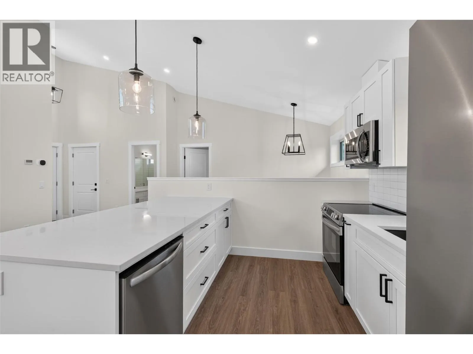 1208 Swansea Crescent