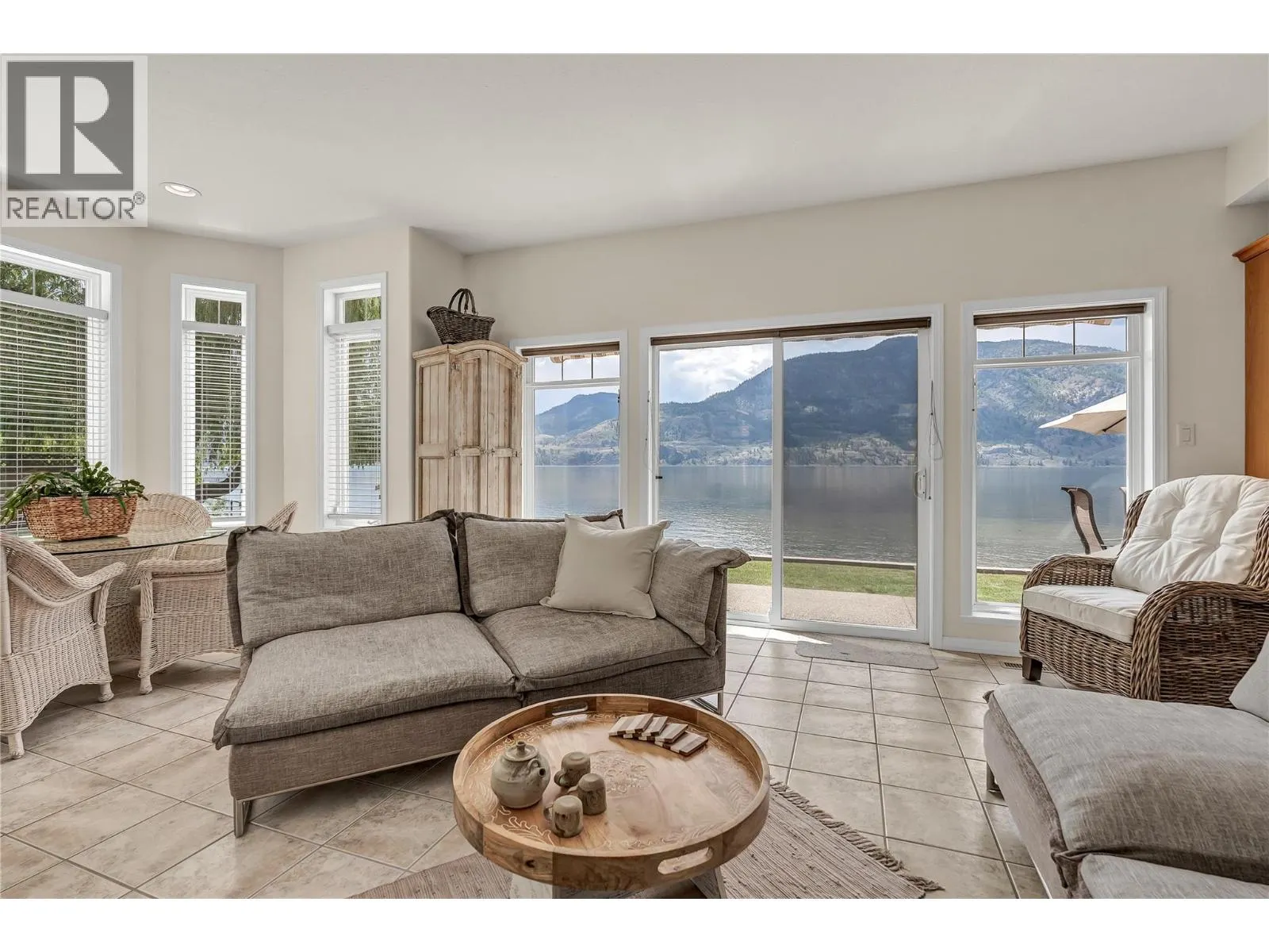 4597 Lakeside Road