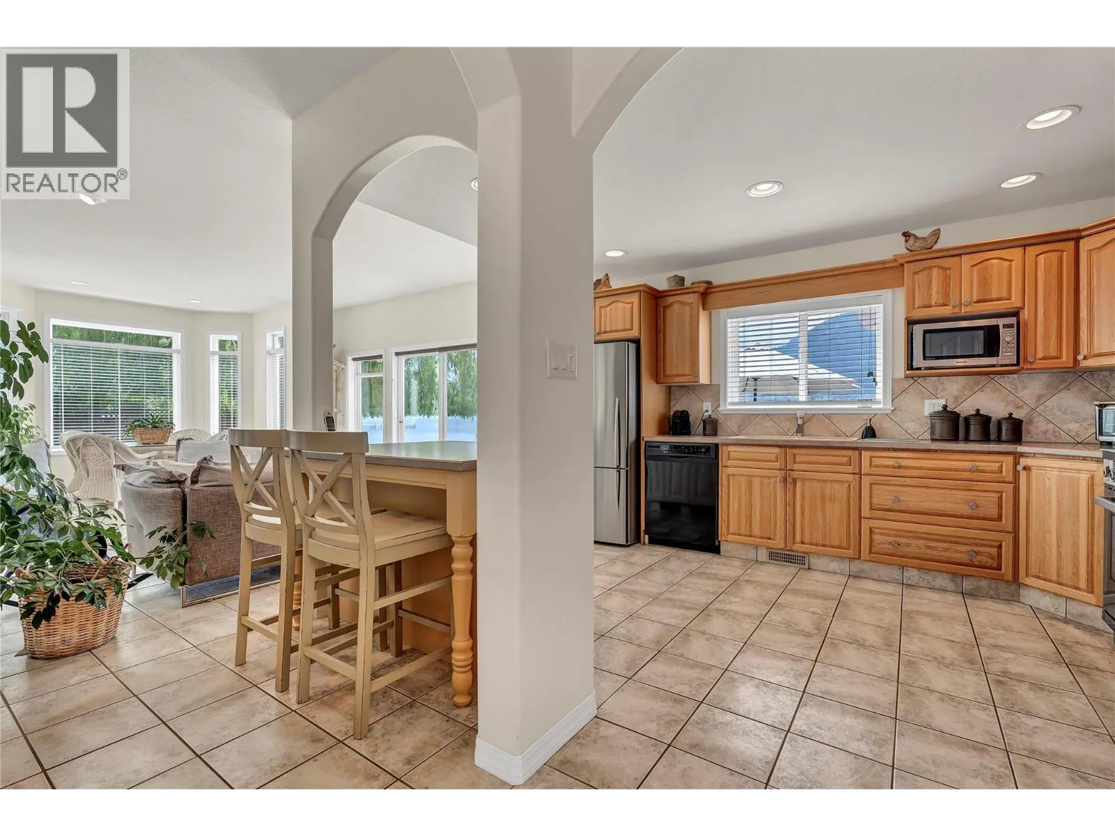 4597 Lakeside Road