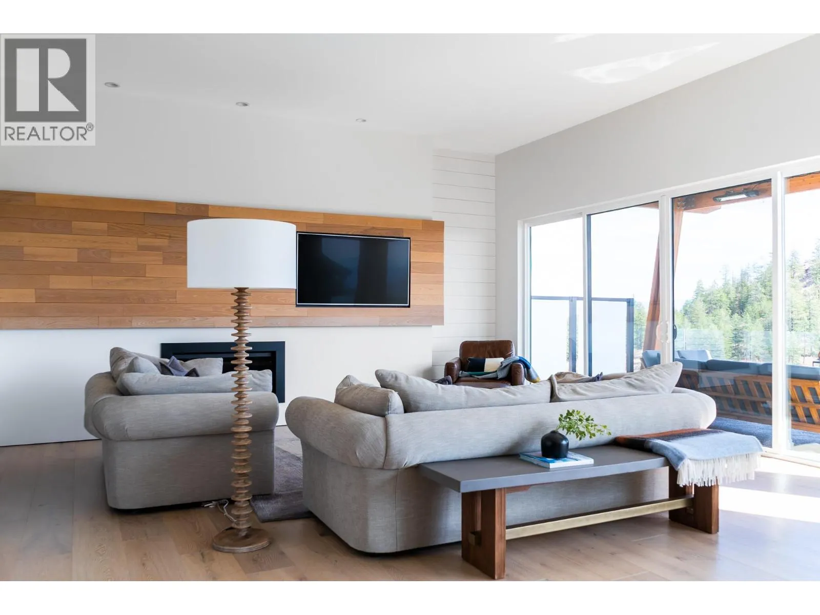 2559 Crown Crest Drive