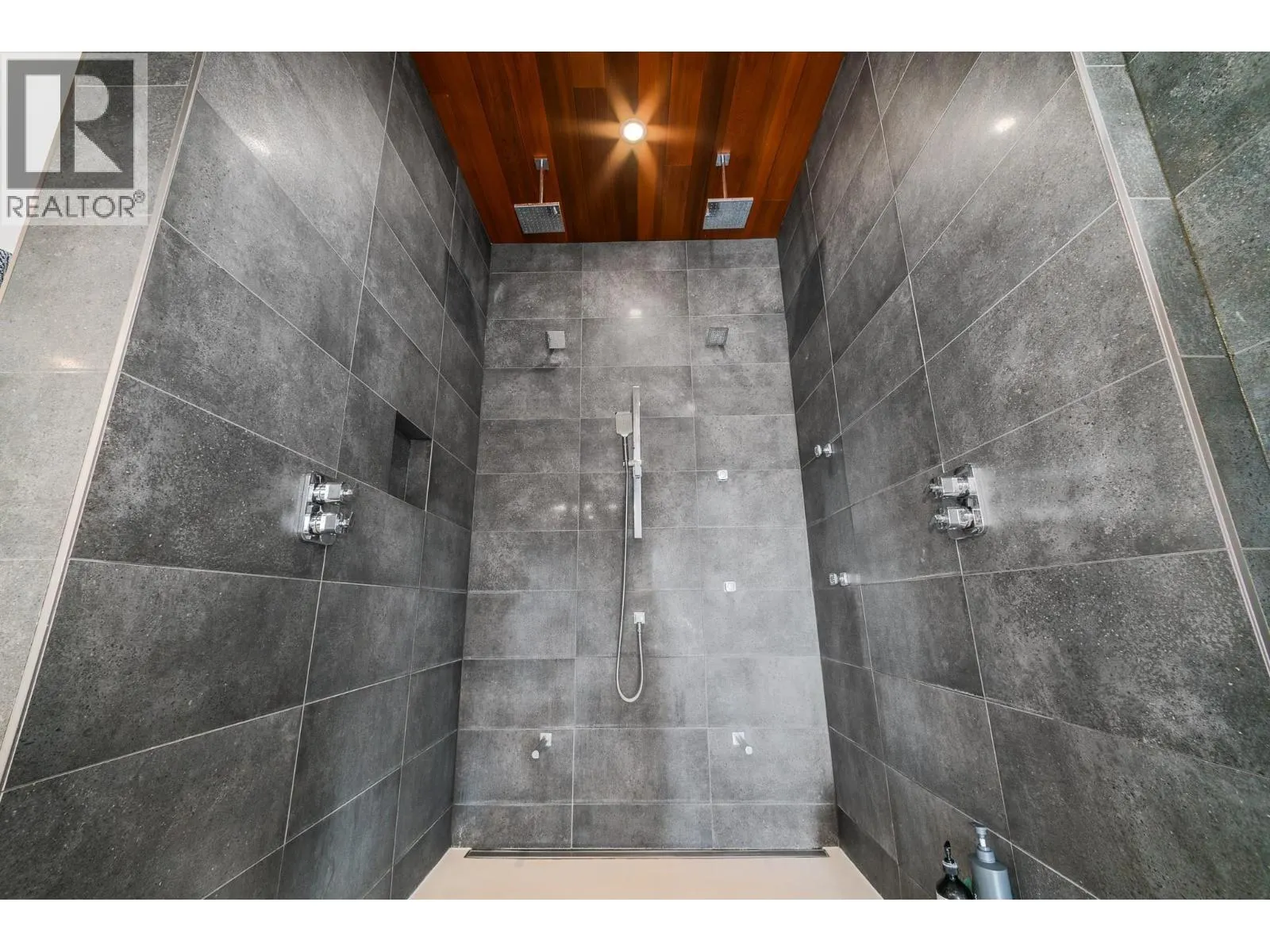 2559 Crown Crest Drive