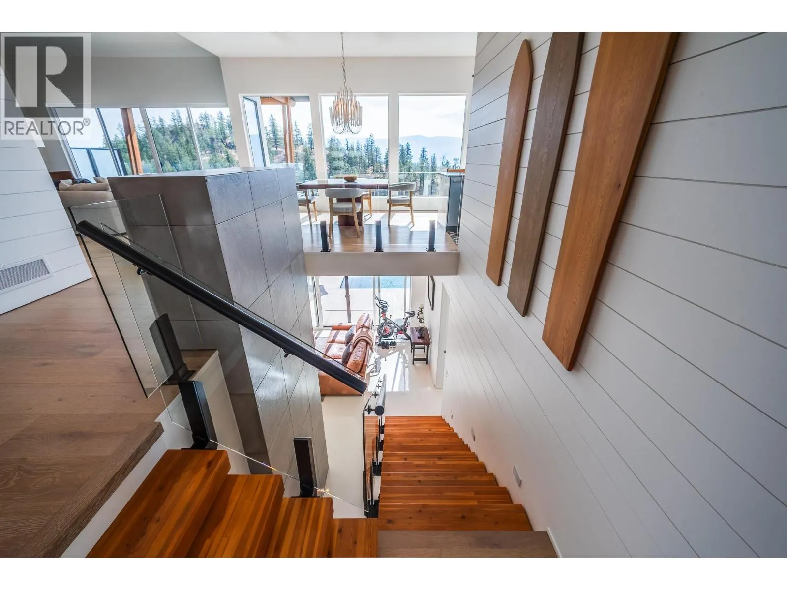 2559 Crown Crest Drive
