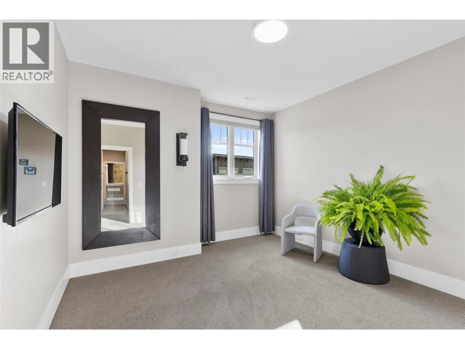 4000 Redstone Crescent Unit# 221