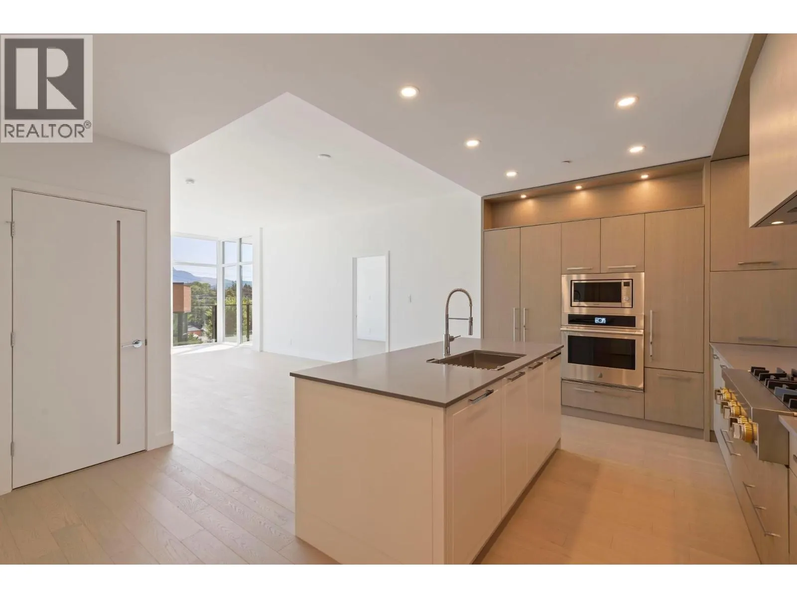 3409 Lakeshore Road Unit# 303