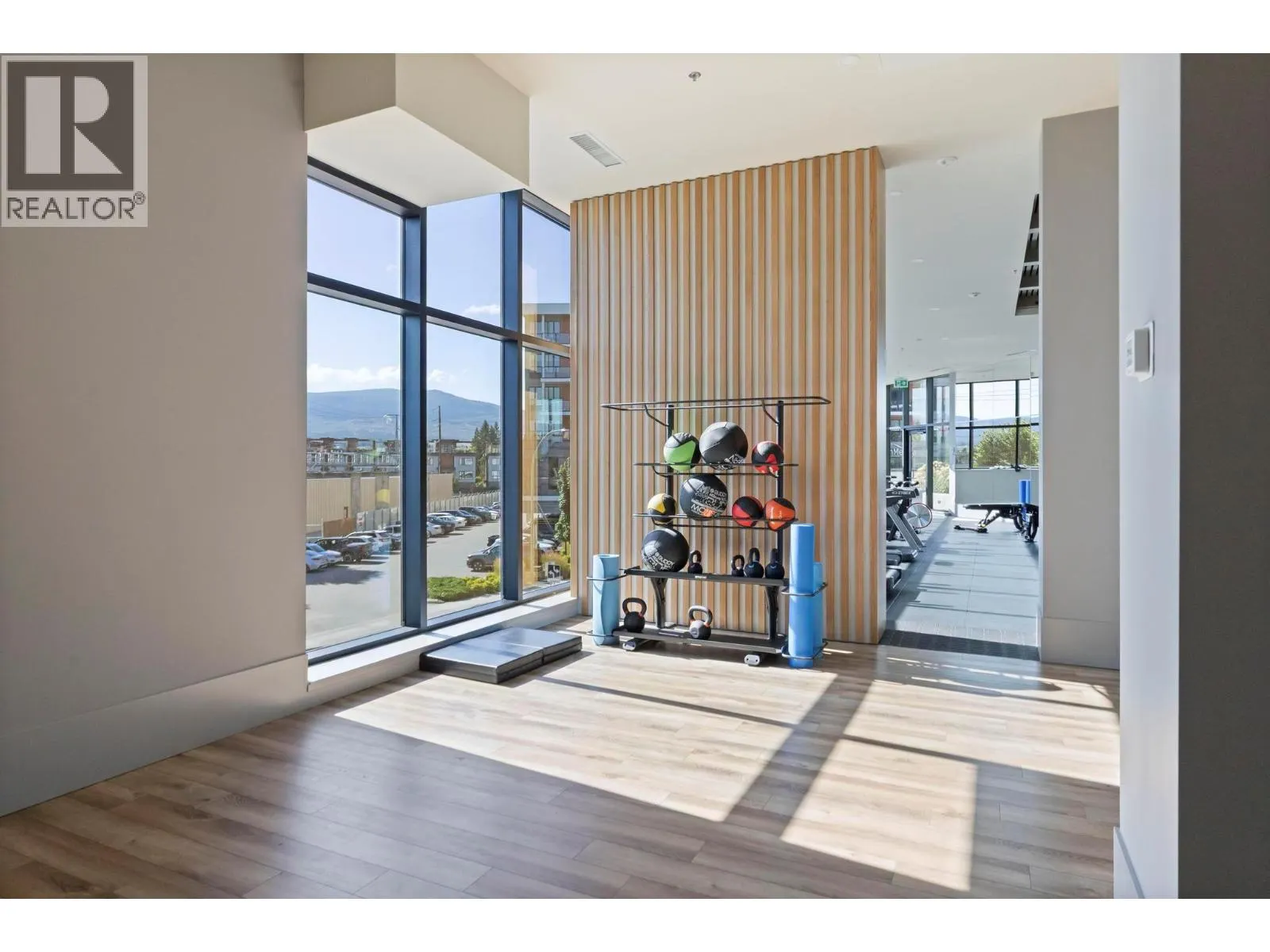 3409 Lakeshore Road Unit# 303