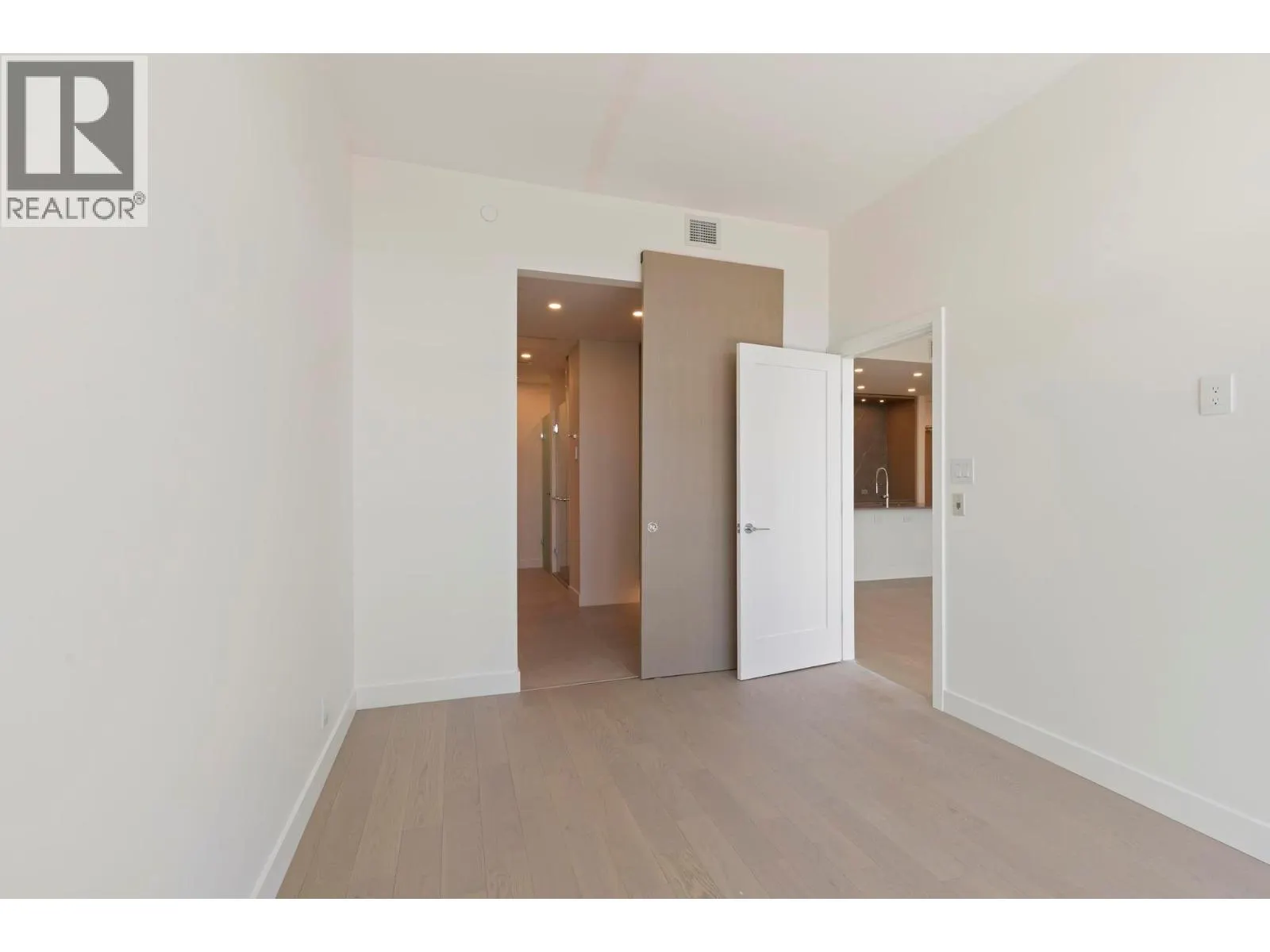 3409 Lakeshore Road Unit# 303