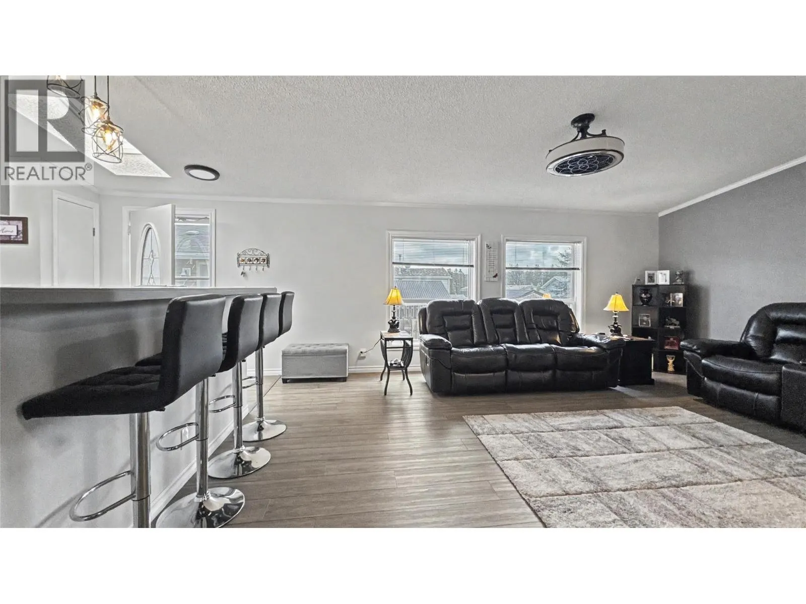 355 MISSION Crescent