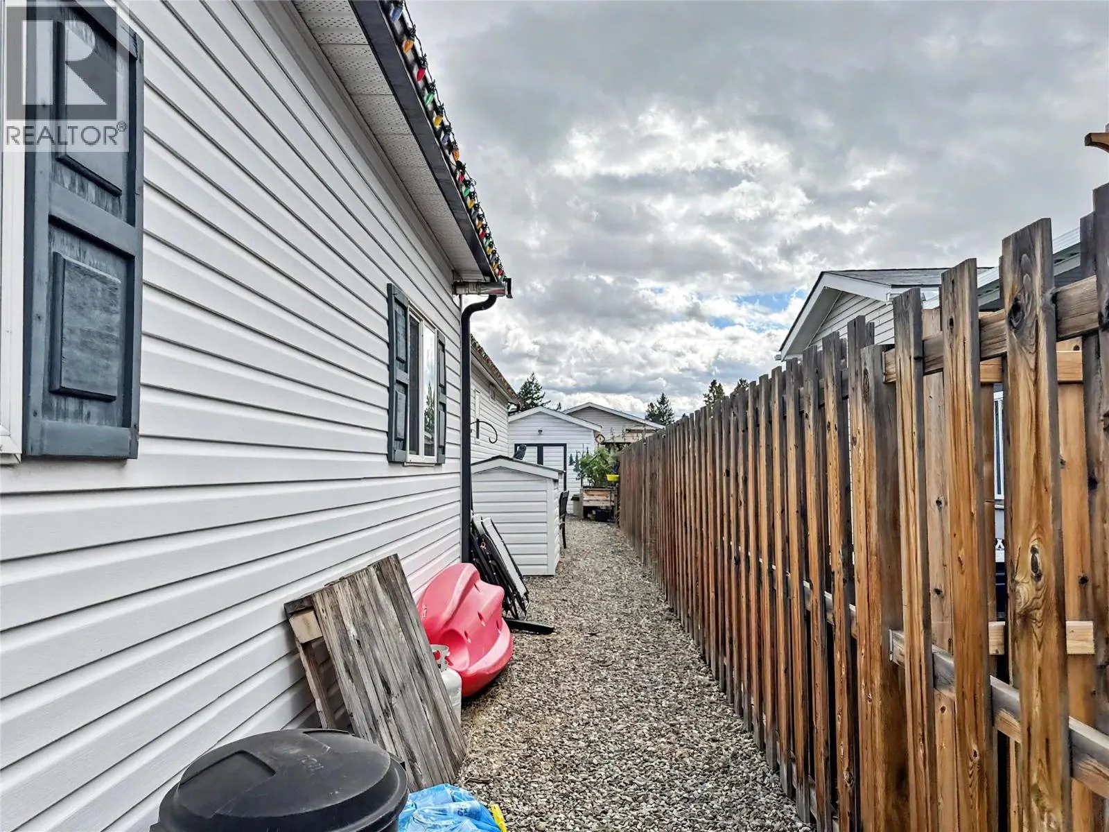 355 MISSION Crescent