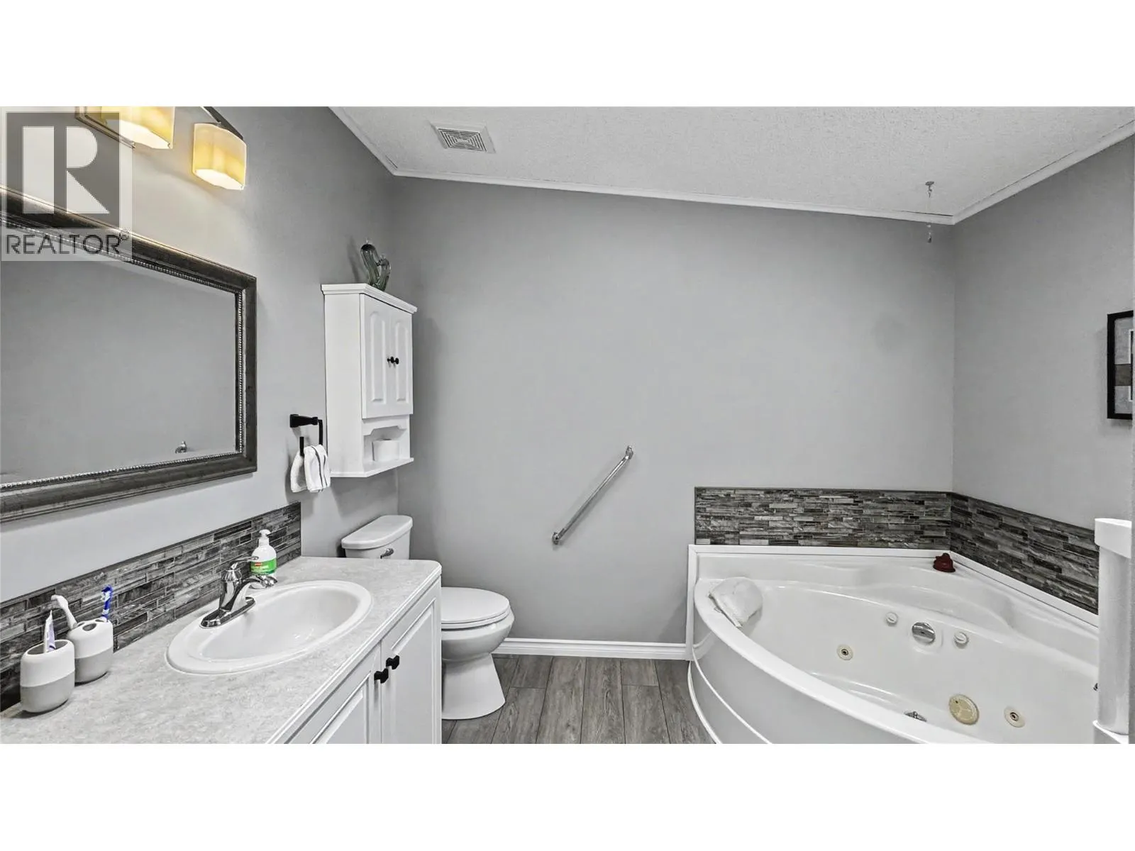 355 MISSION Crescent