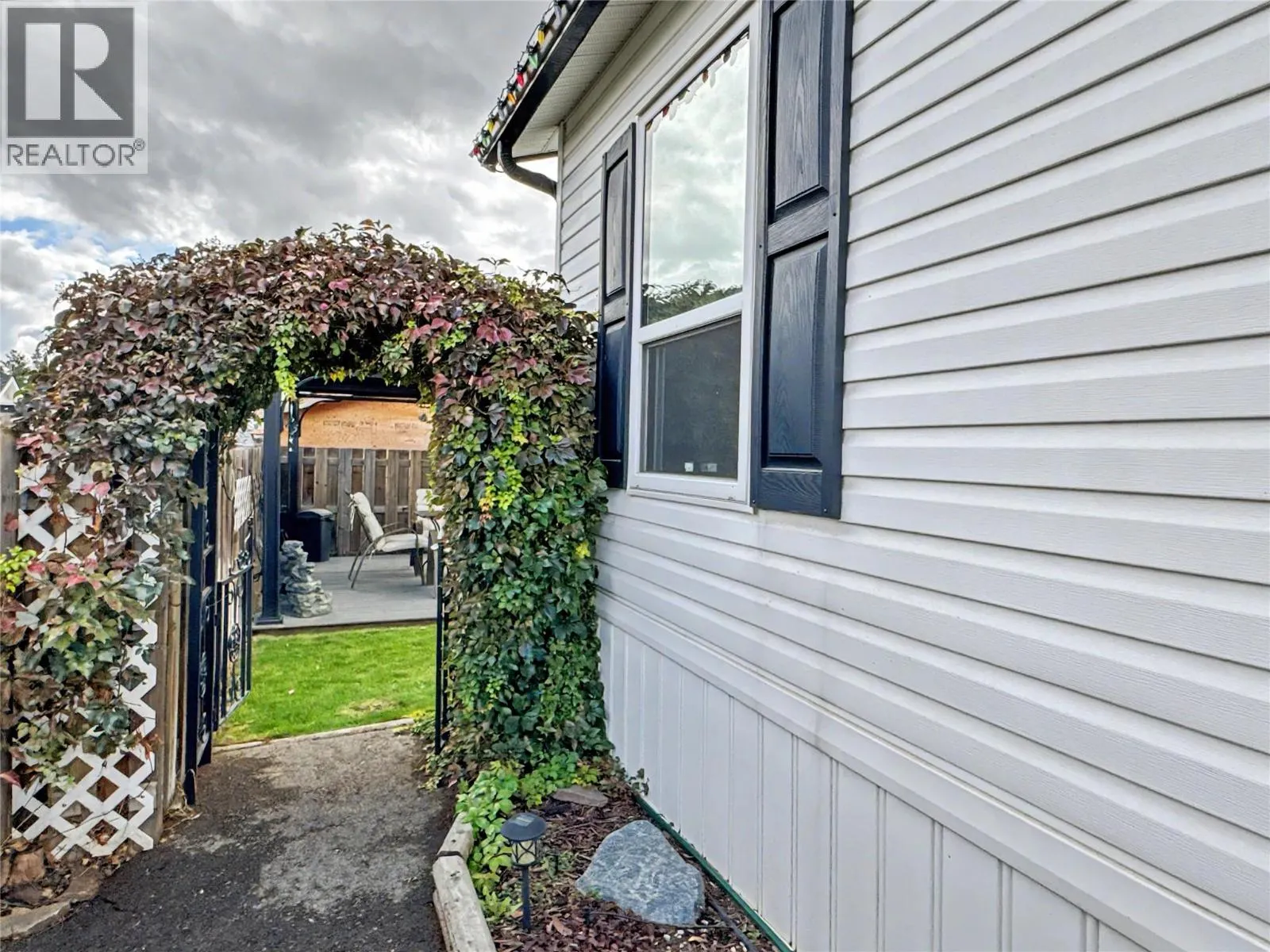 355 MISSION Crescent
