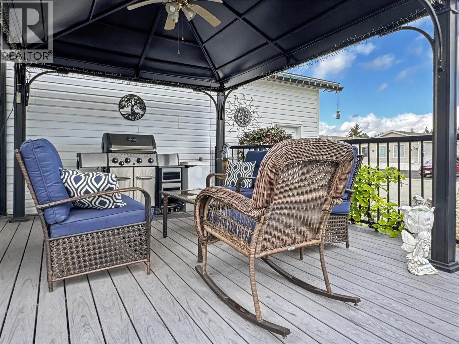 355 MISSION Crescent