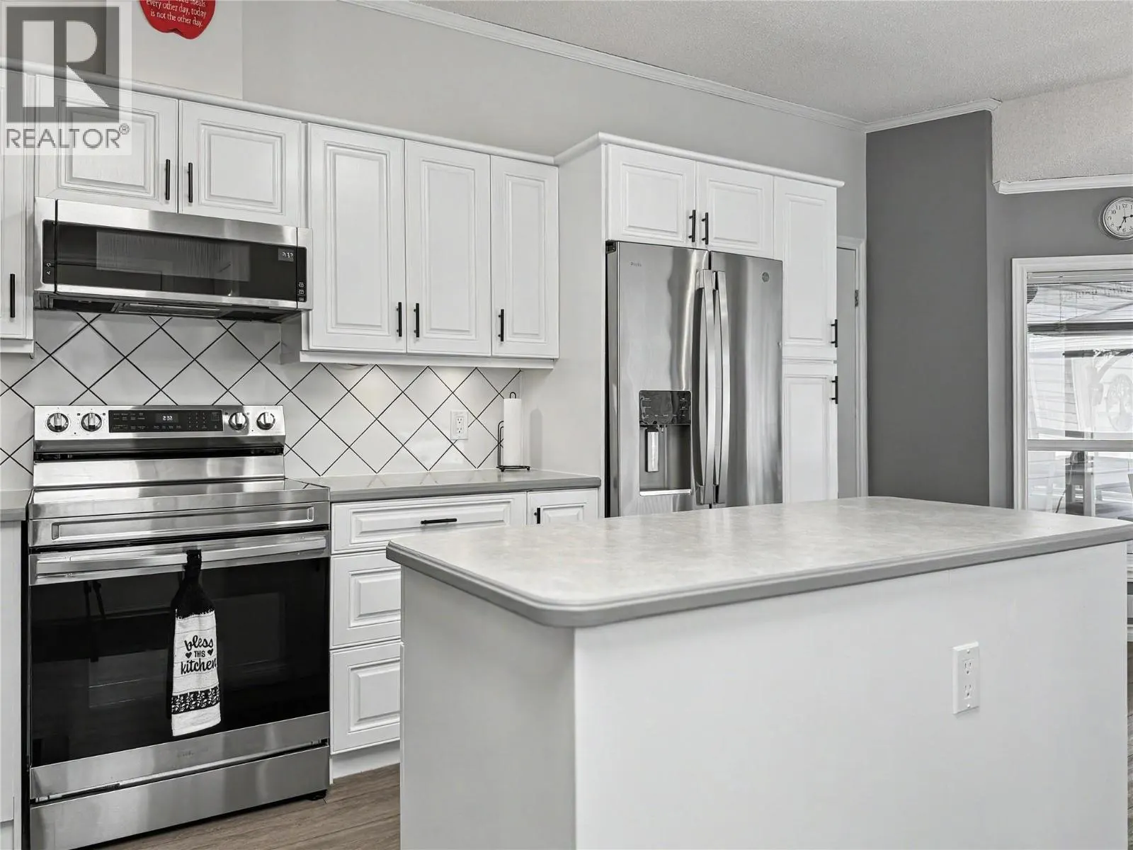 355 MISSION Crescent