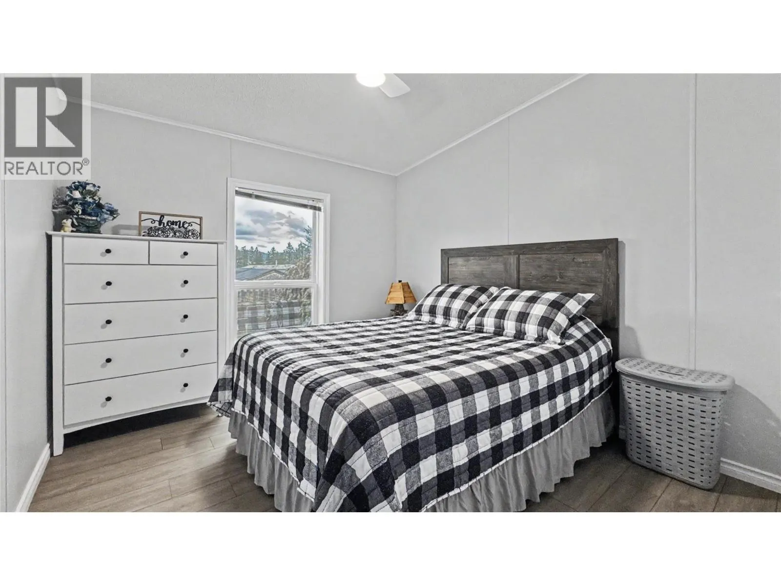 355 MISSION Crescent