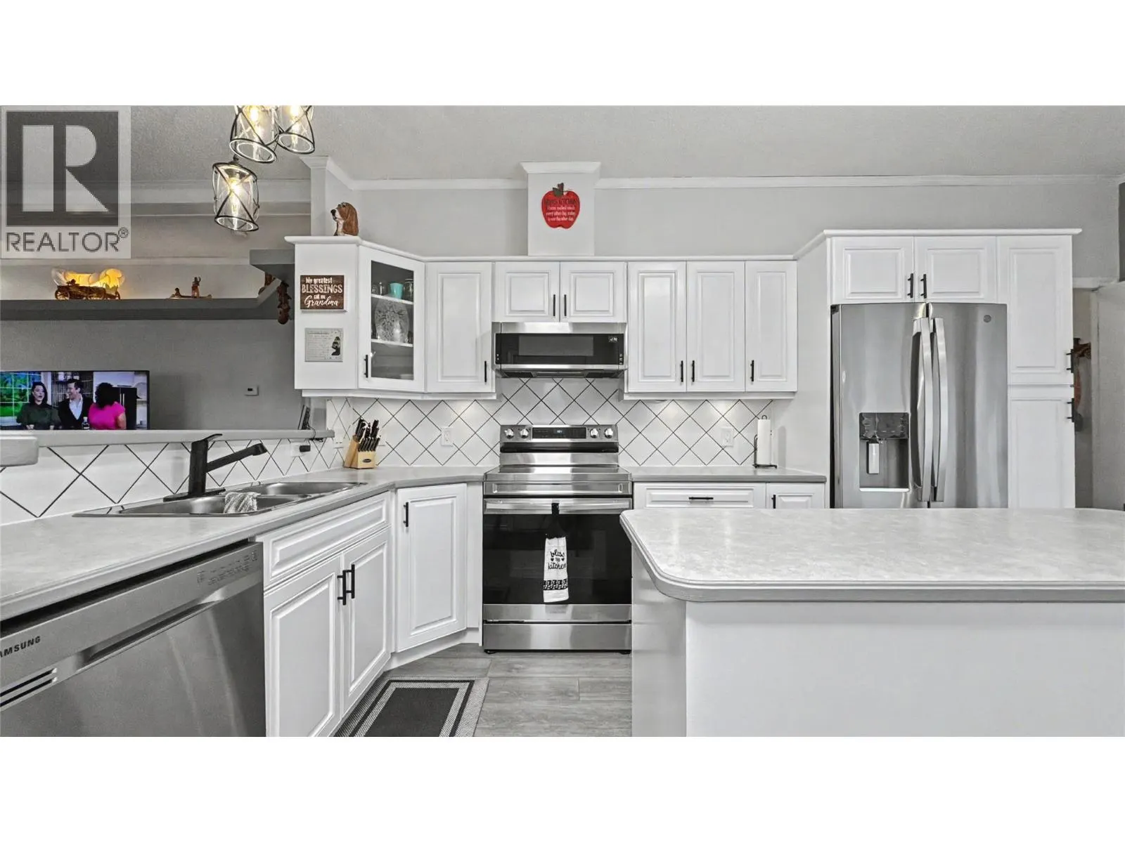 355 MISSION Crescent