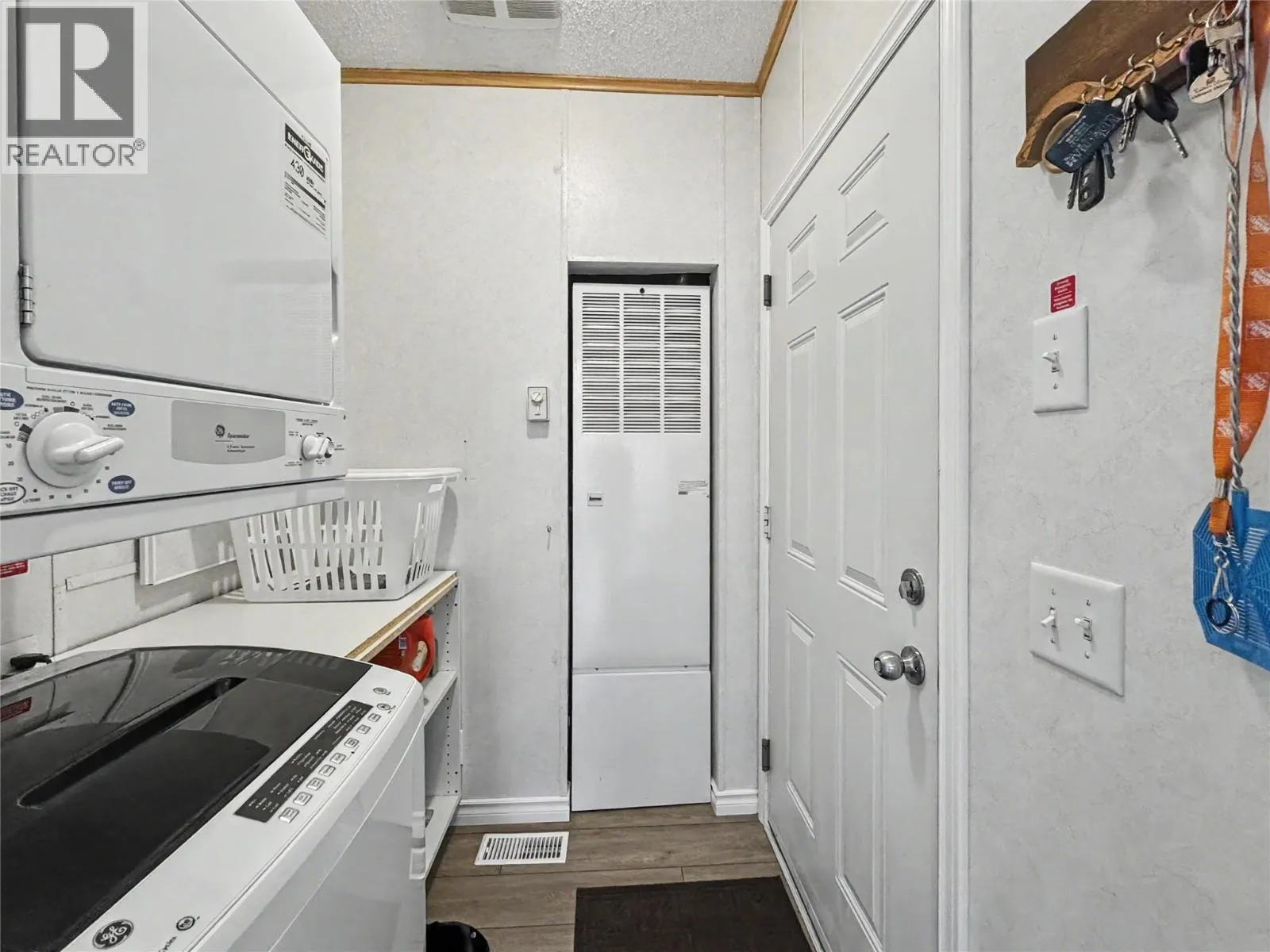355 MISSION Crescent