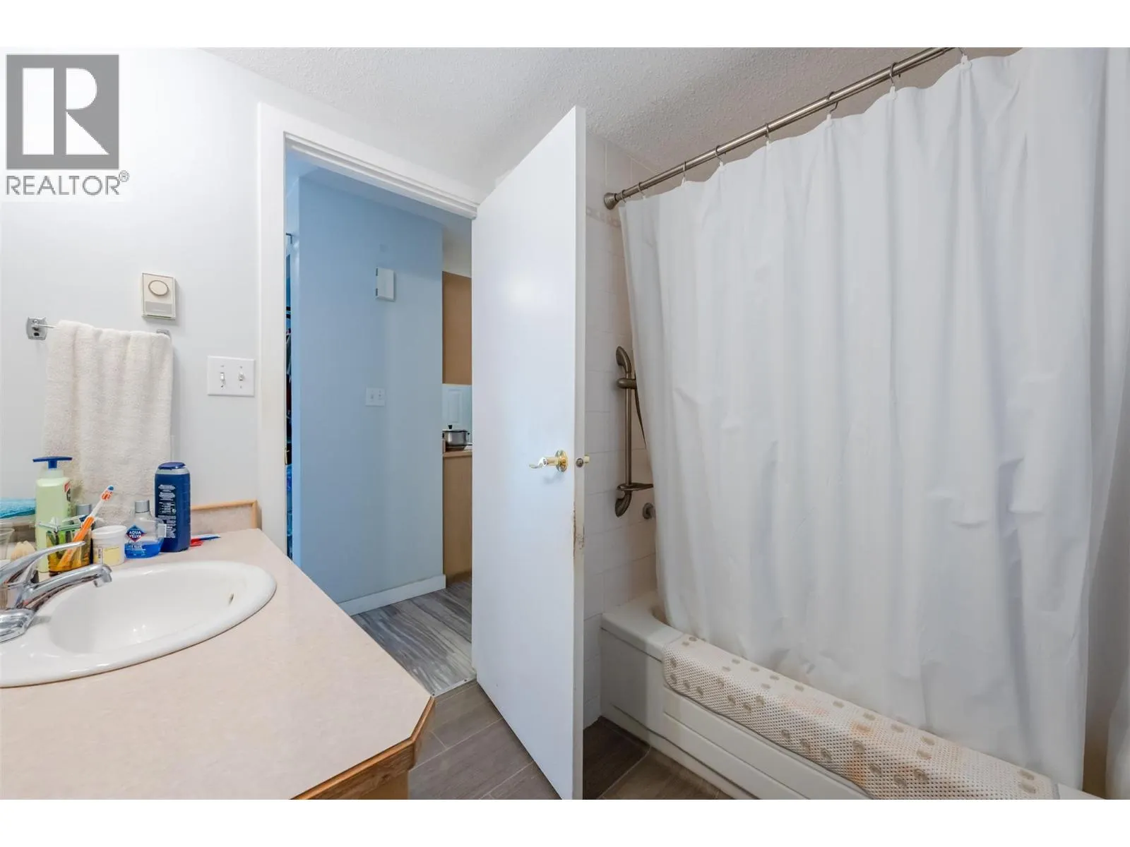 872 Fairview Road Unit# 103