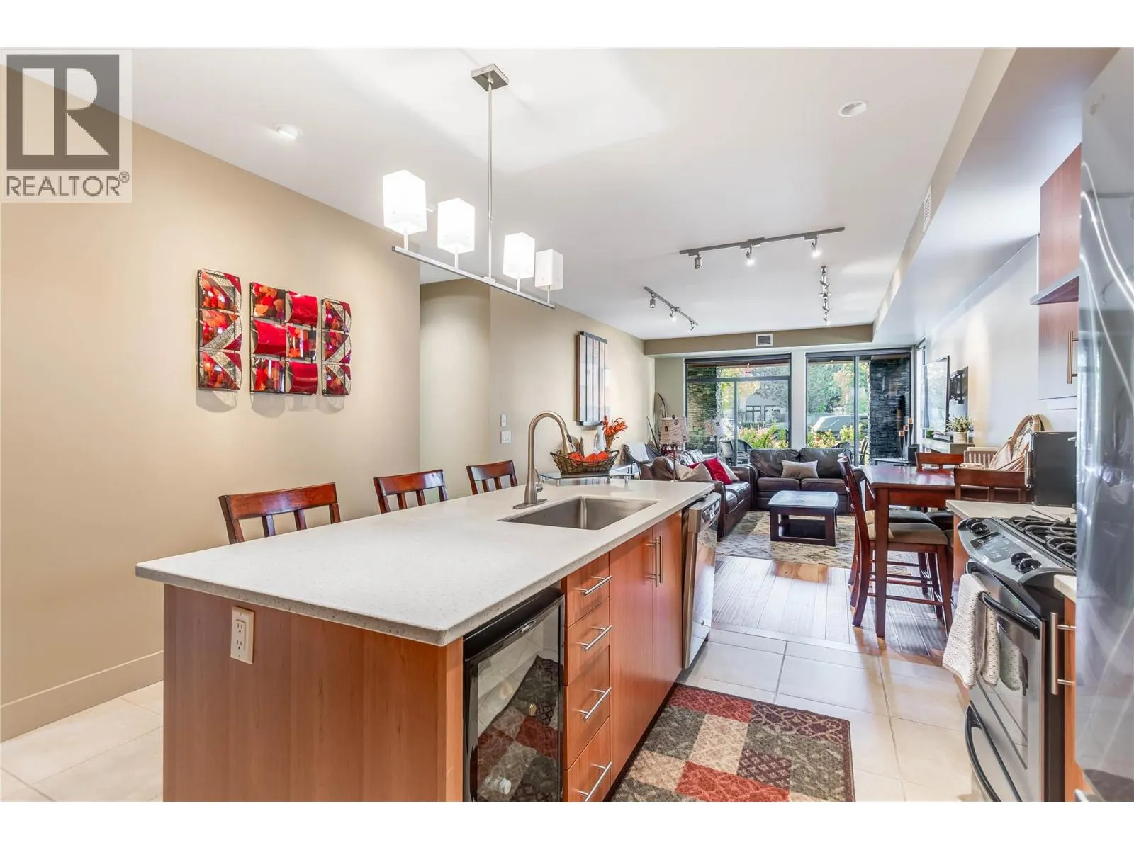 446 WEST Avenue Unit# 102
