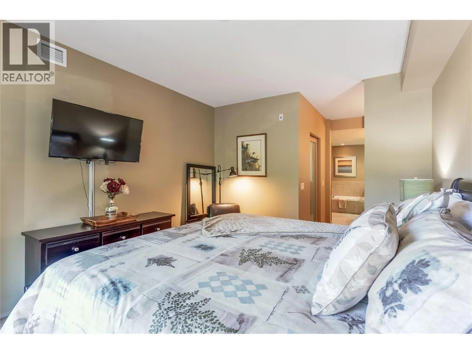 446 WEST Avenue Unit# 102