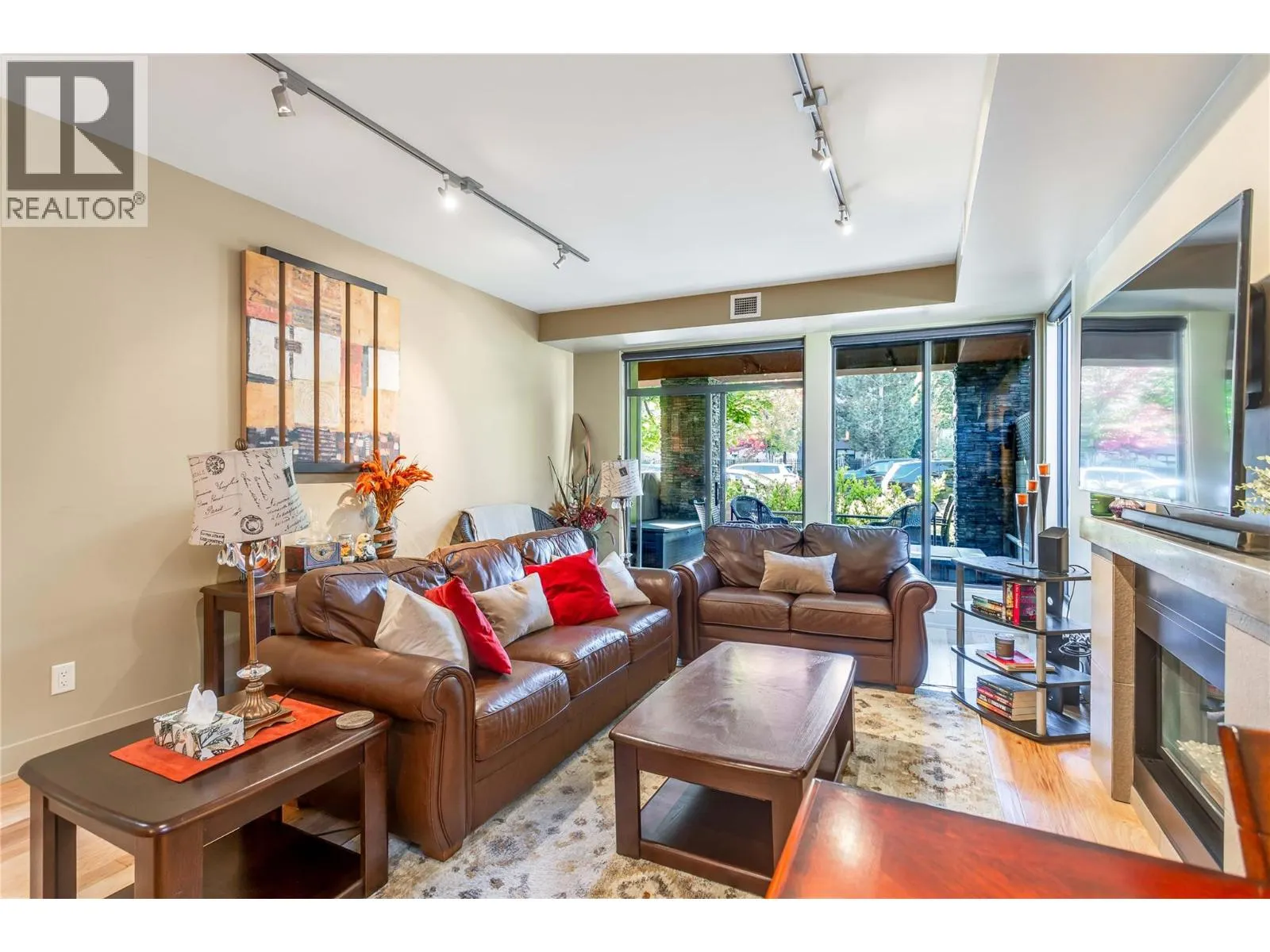 446 WEST Avenue Unit# 102