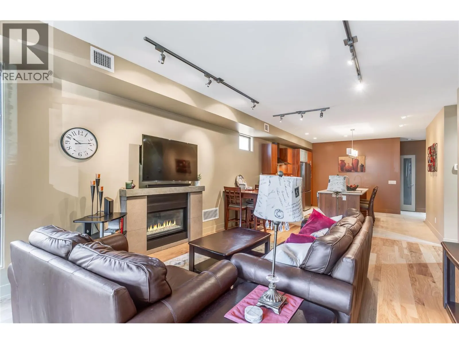 446 WEST Avenue Unit# 102