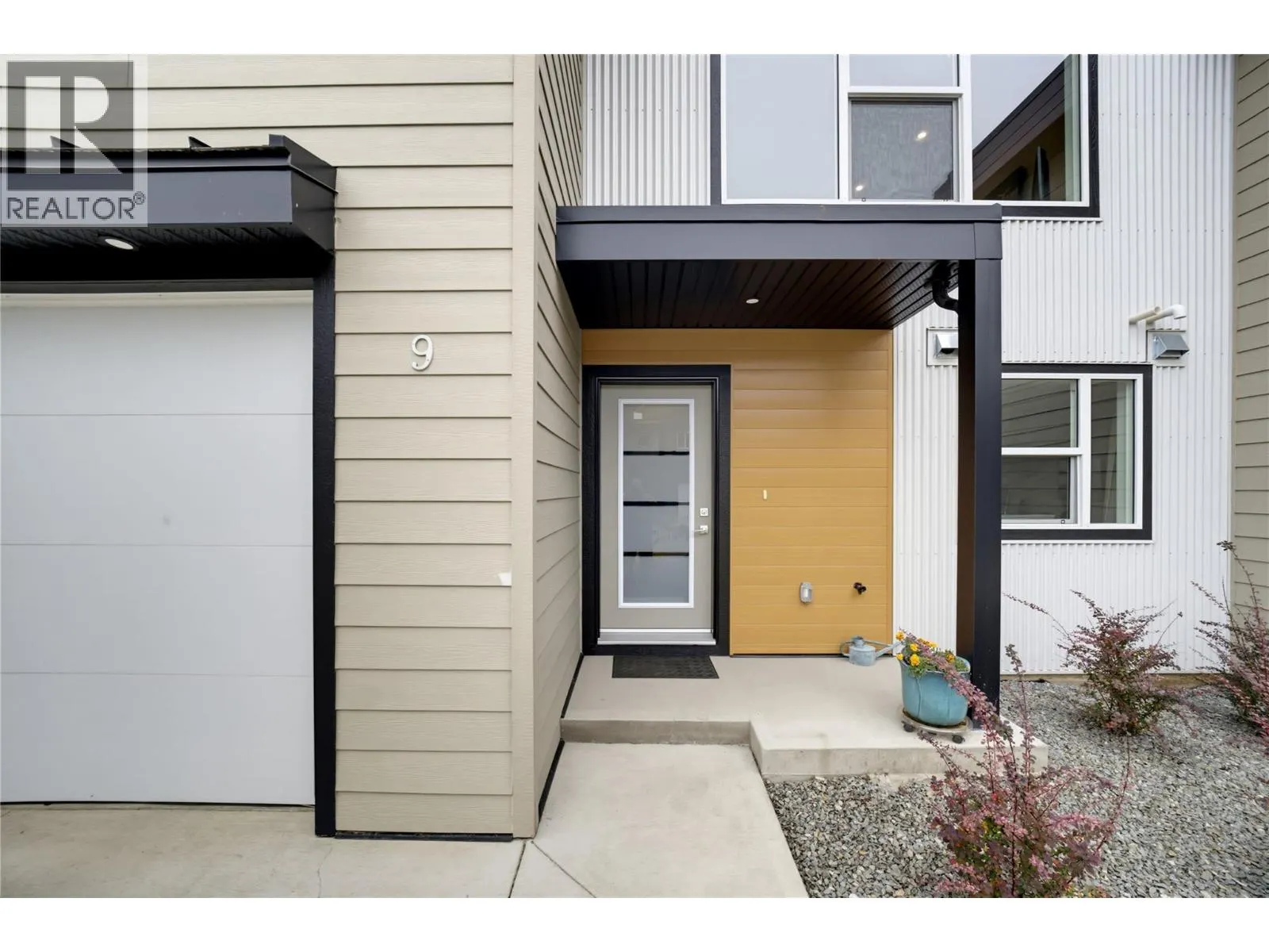 2810 15 Avenue NE Unit# 9
