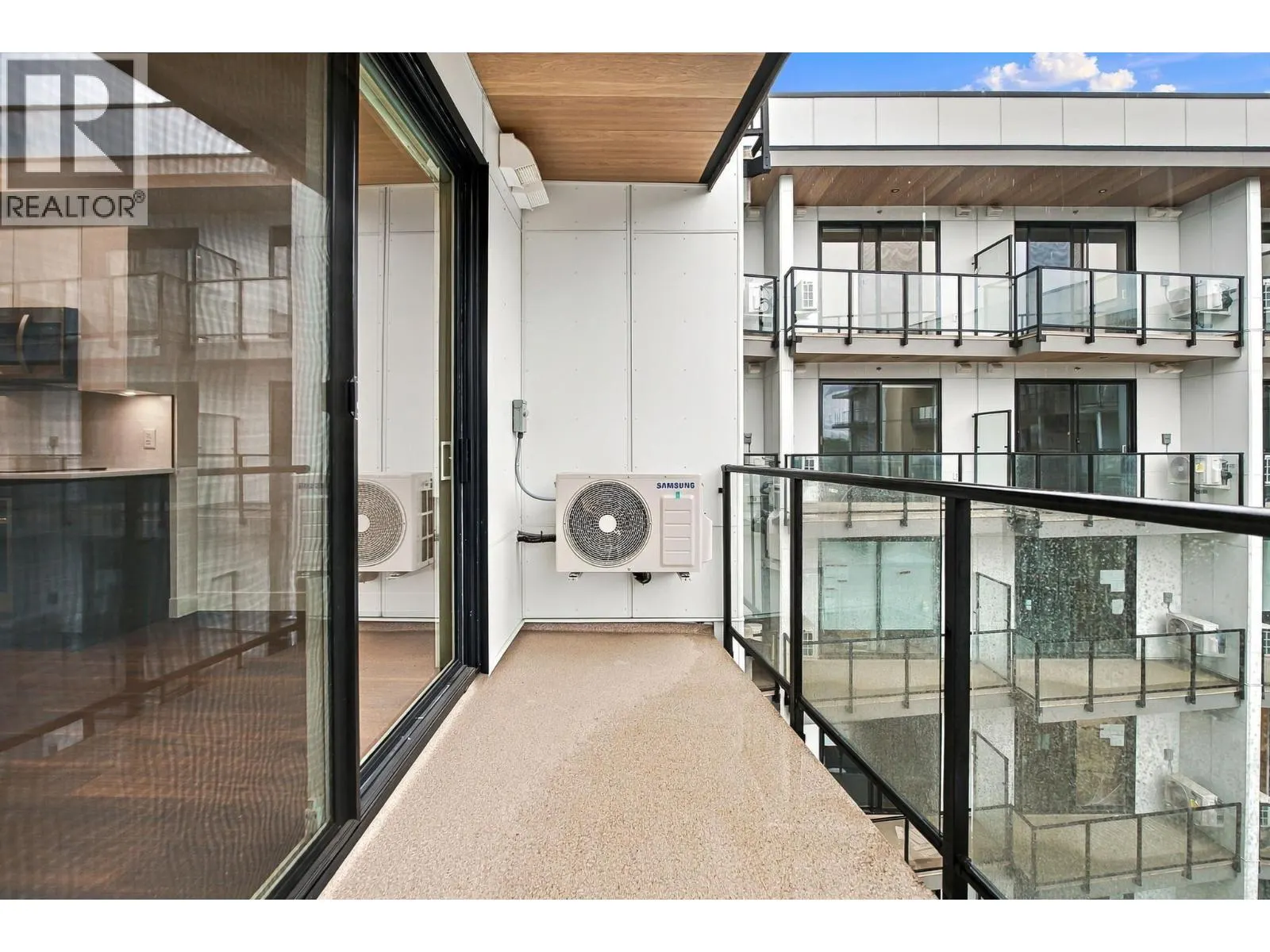 1280 Sutherland Avenue Unit# 515