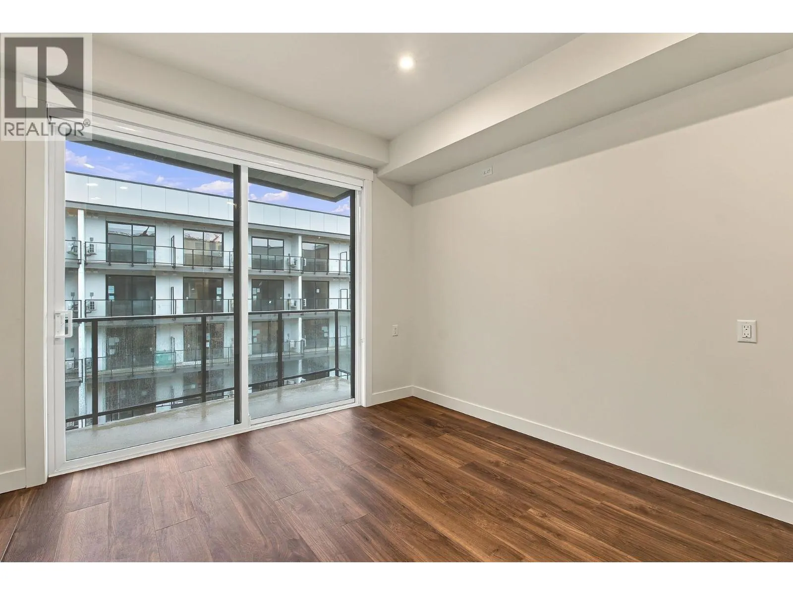 1280 Sutherland Avenue Unit# 515