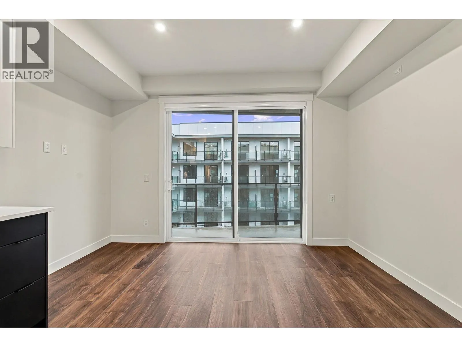 1280 Sutherland Avenue Unit# 515