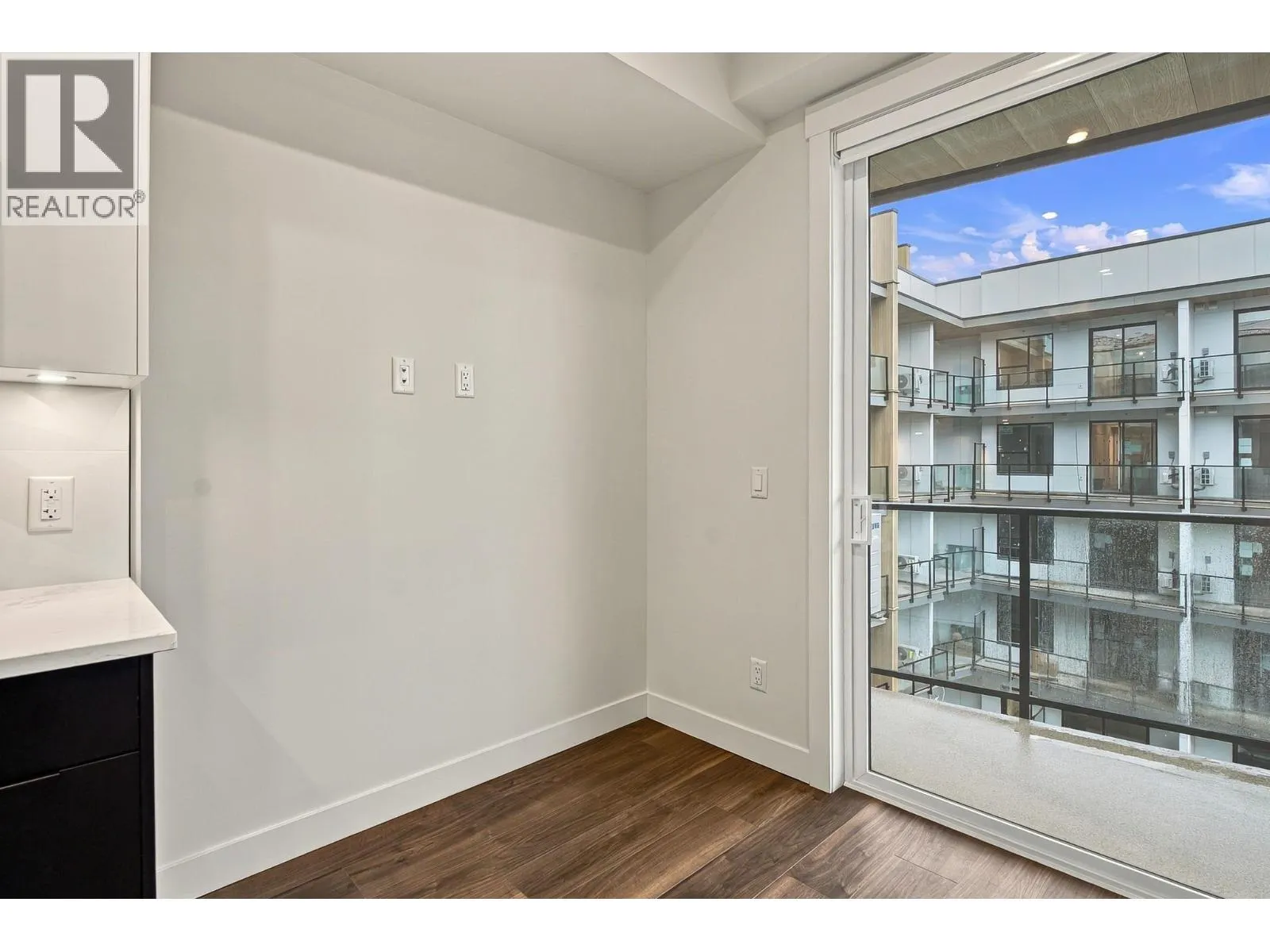 1280 Sutherland Avenue Unit# 515