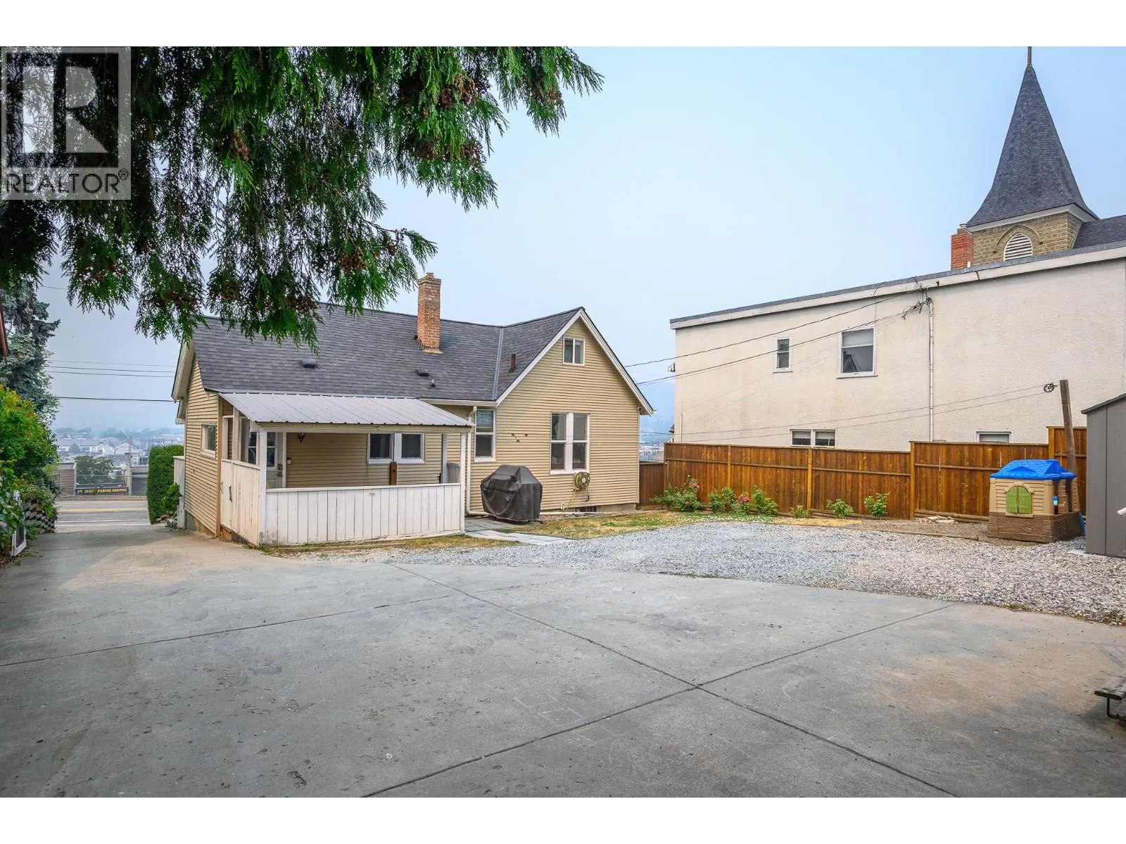 2605 27 Street