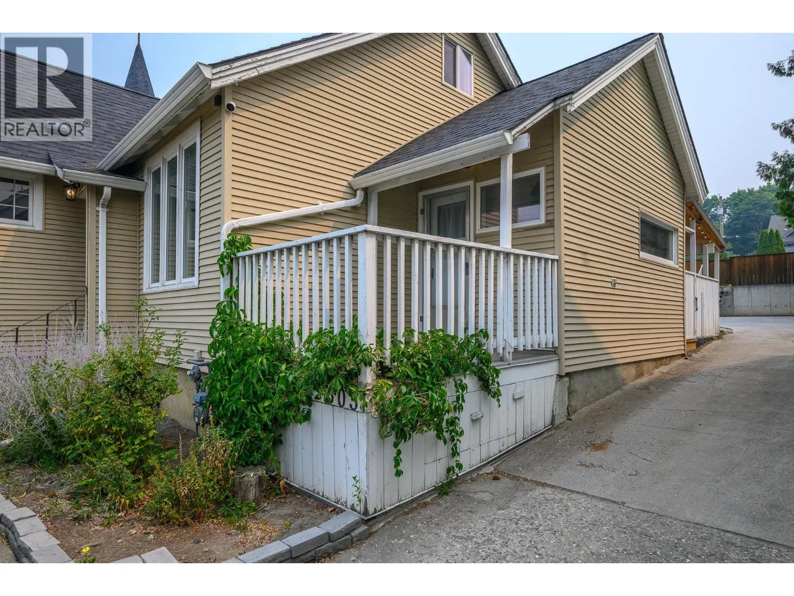 2605 27 Street