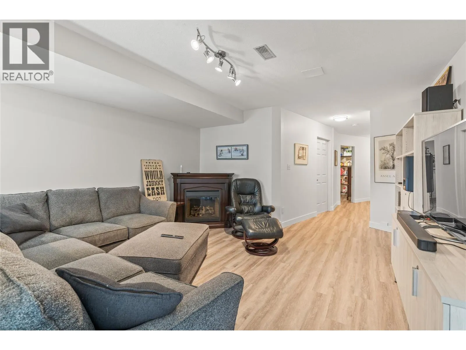 3047 Sunnyview Road