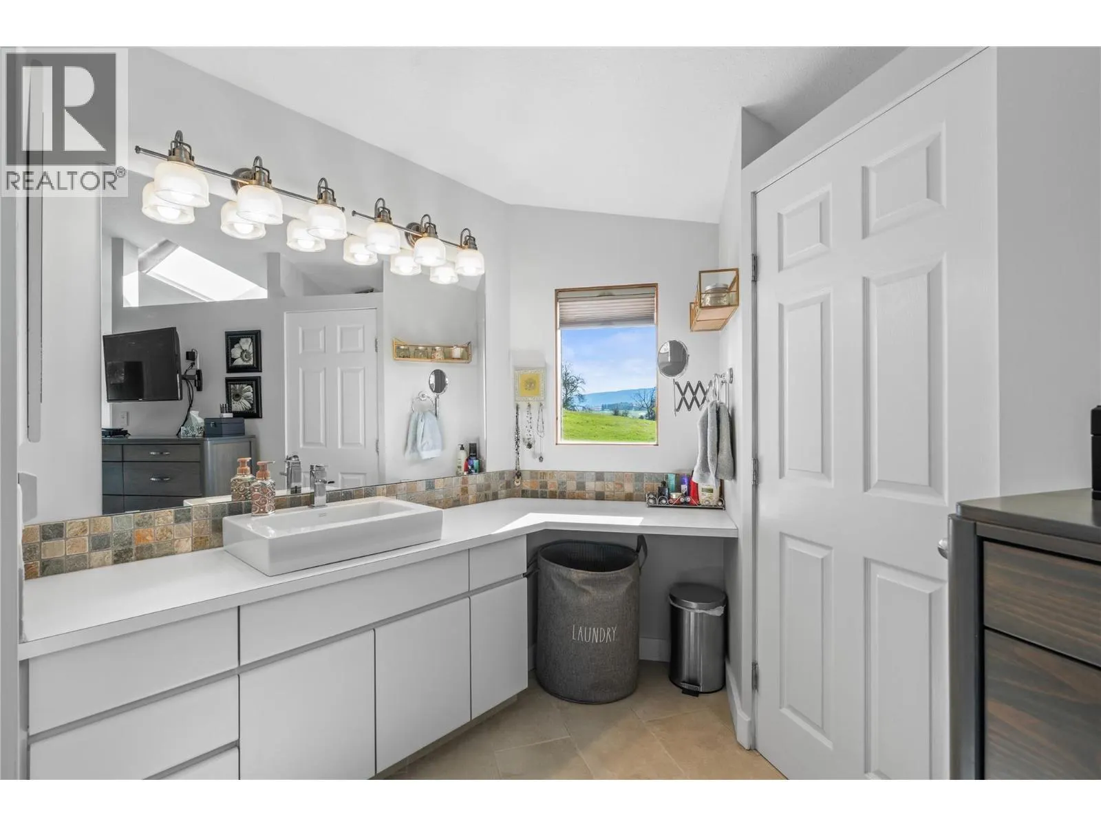 3047 Sunnyview Road