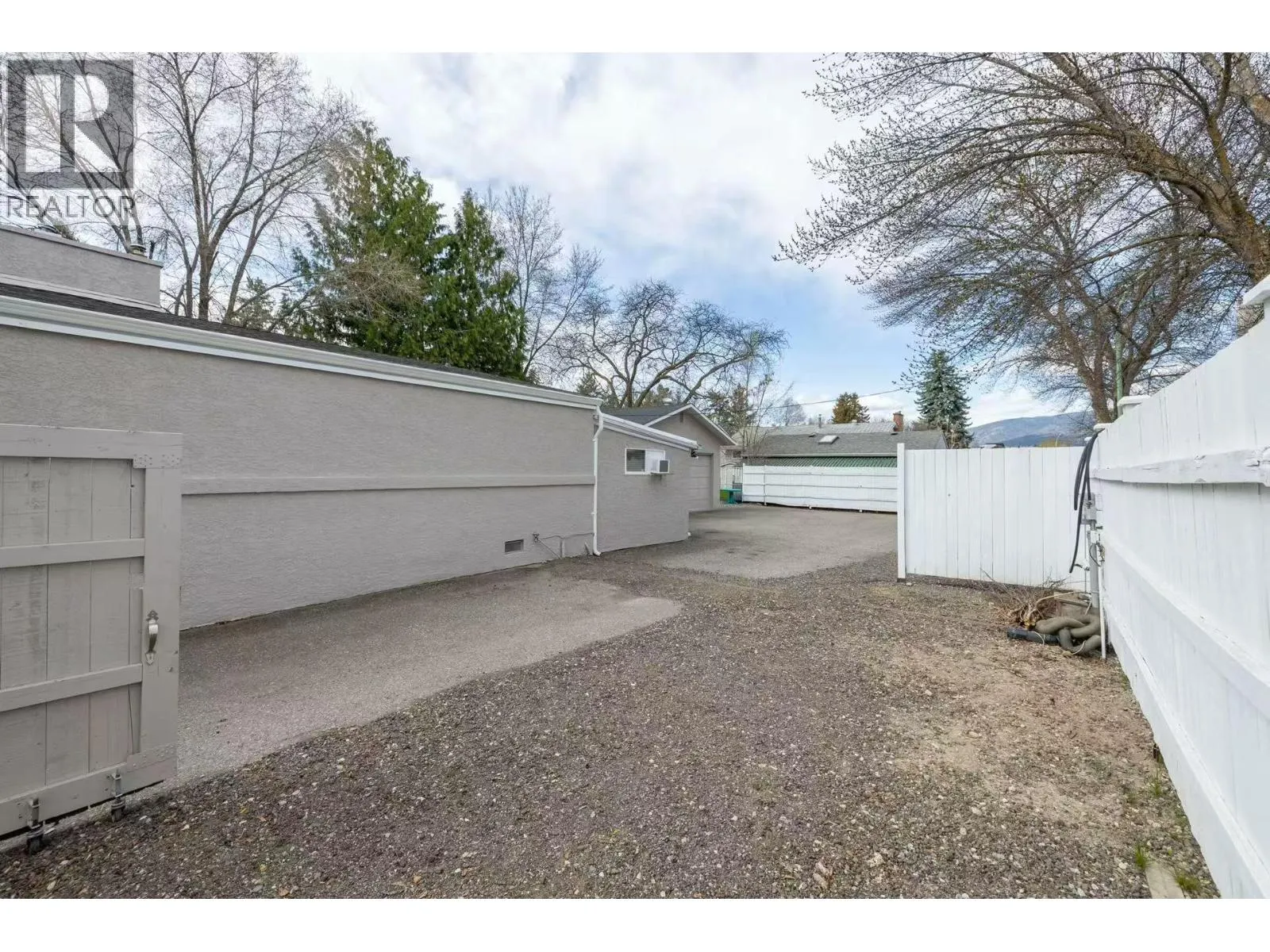 1201 Kelglen Crescent