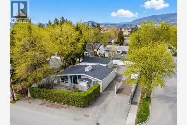 1201 Kelglen Crescent