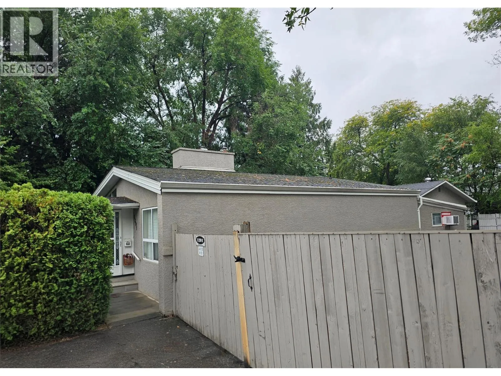 1201 Kelglen Crescent