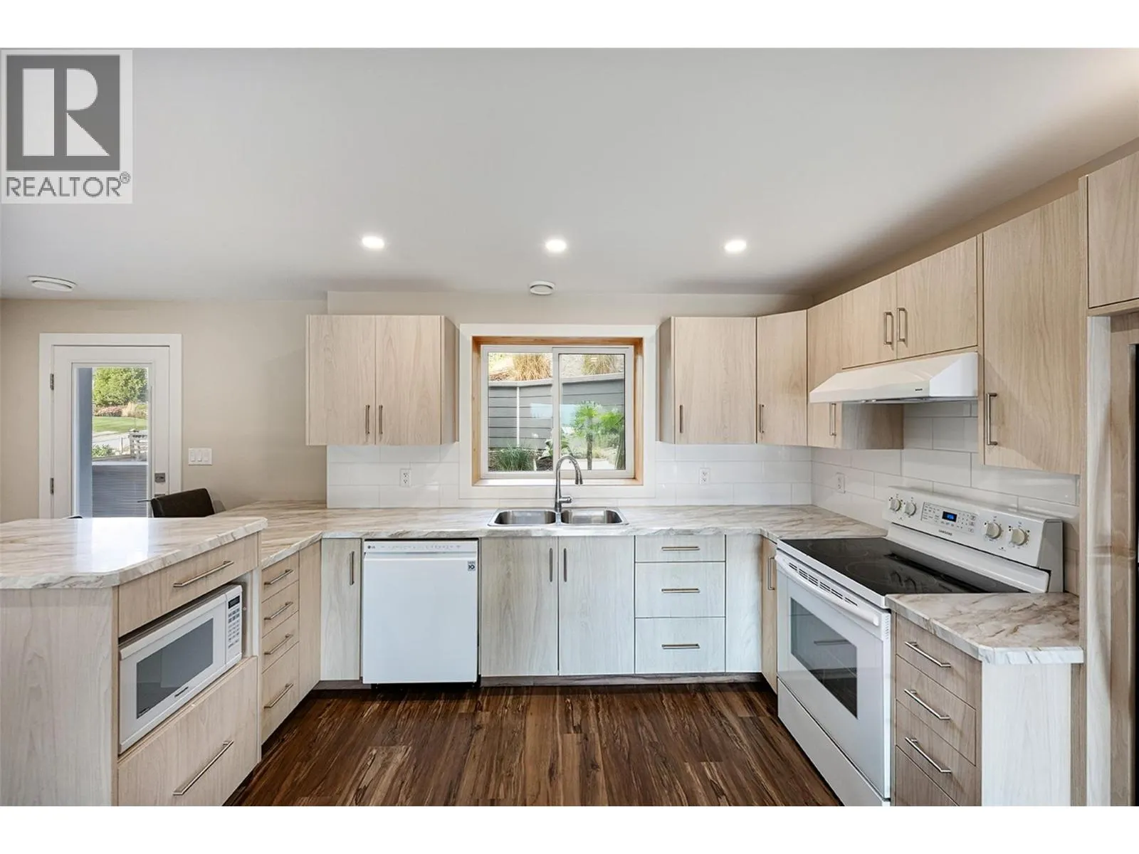 5880 HESPELER Road