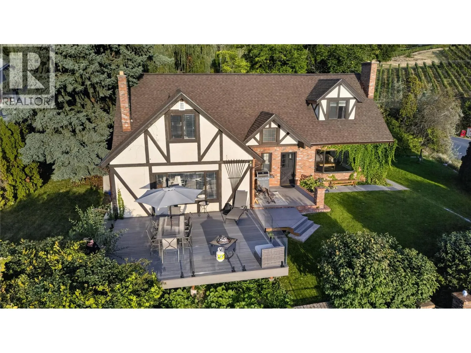 1215 Arawana Road