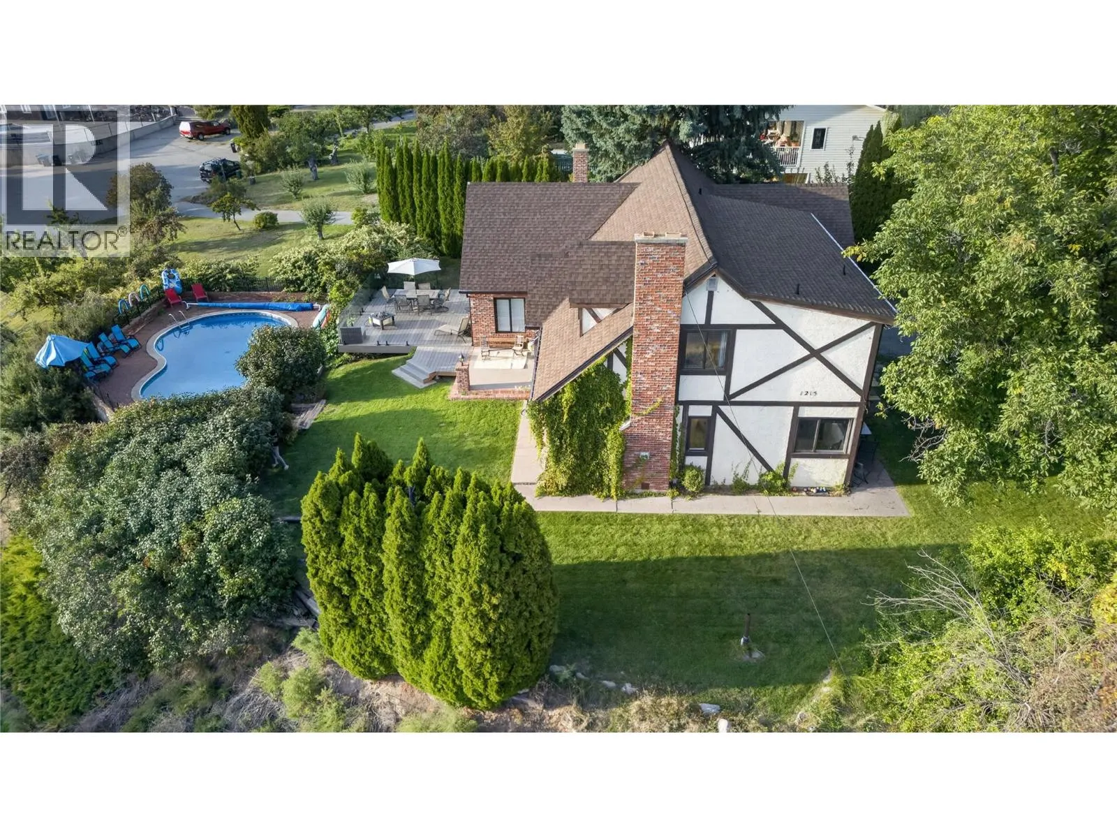 1215 Arawana Road
